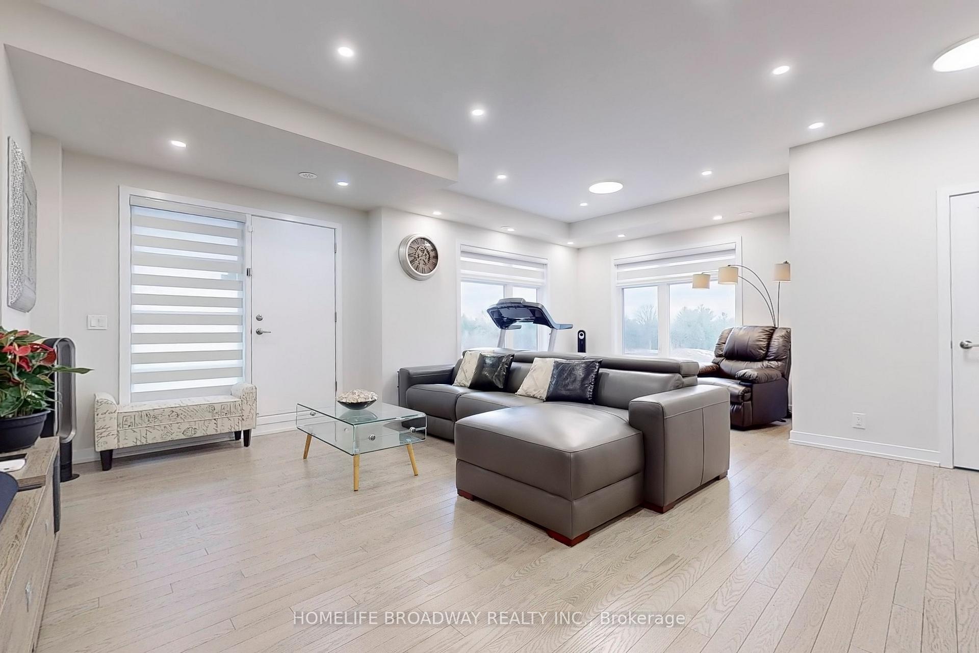 Photo 3 of 109 Yorkton Boulevard, Markham, Angus Glen — HOMEH