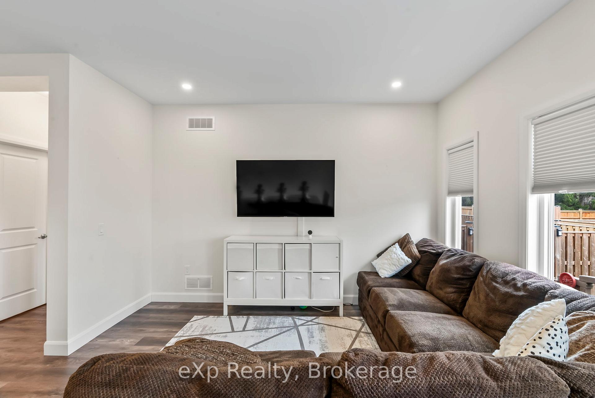 Photo 24 of Unit 4, 24 George Street N, Minto — HOMEH