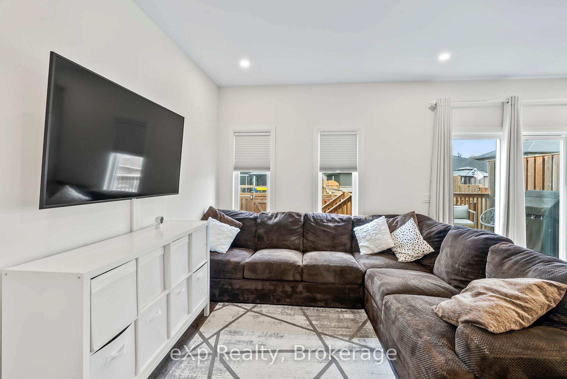 Photo 26 of Unit 4, 24 George Street N, Minto — HOMEH