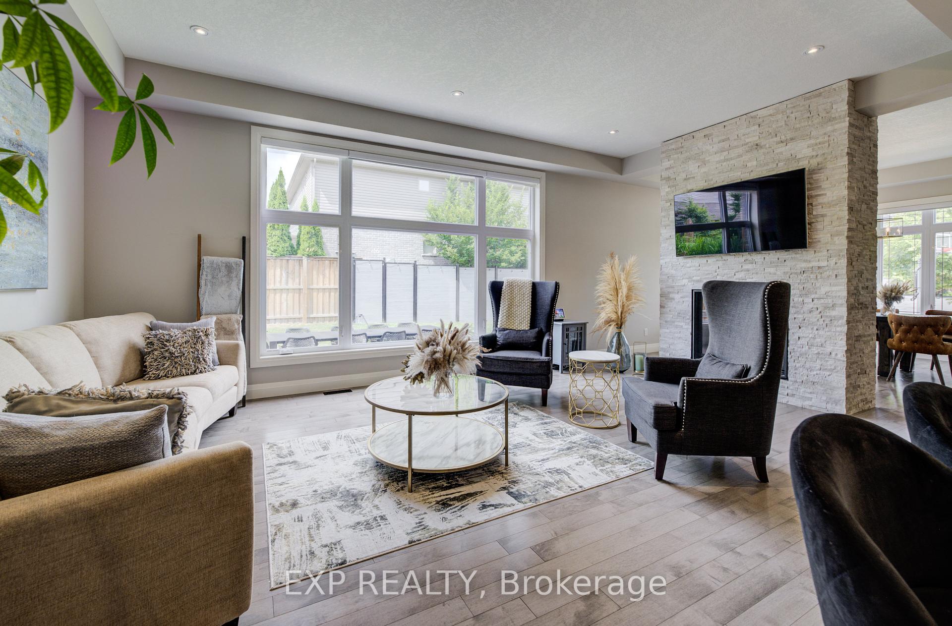 Photo 12 of 11 Deer Creek Street, Kitchener — HOMEH