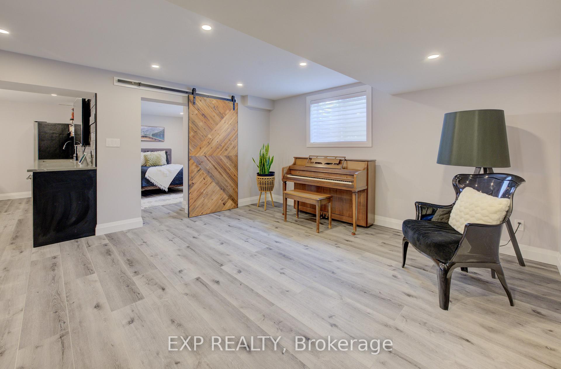 Photo 33 of 11 Deer Creek Street, Kitchener — HOMEH