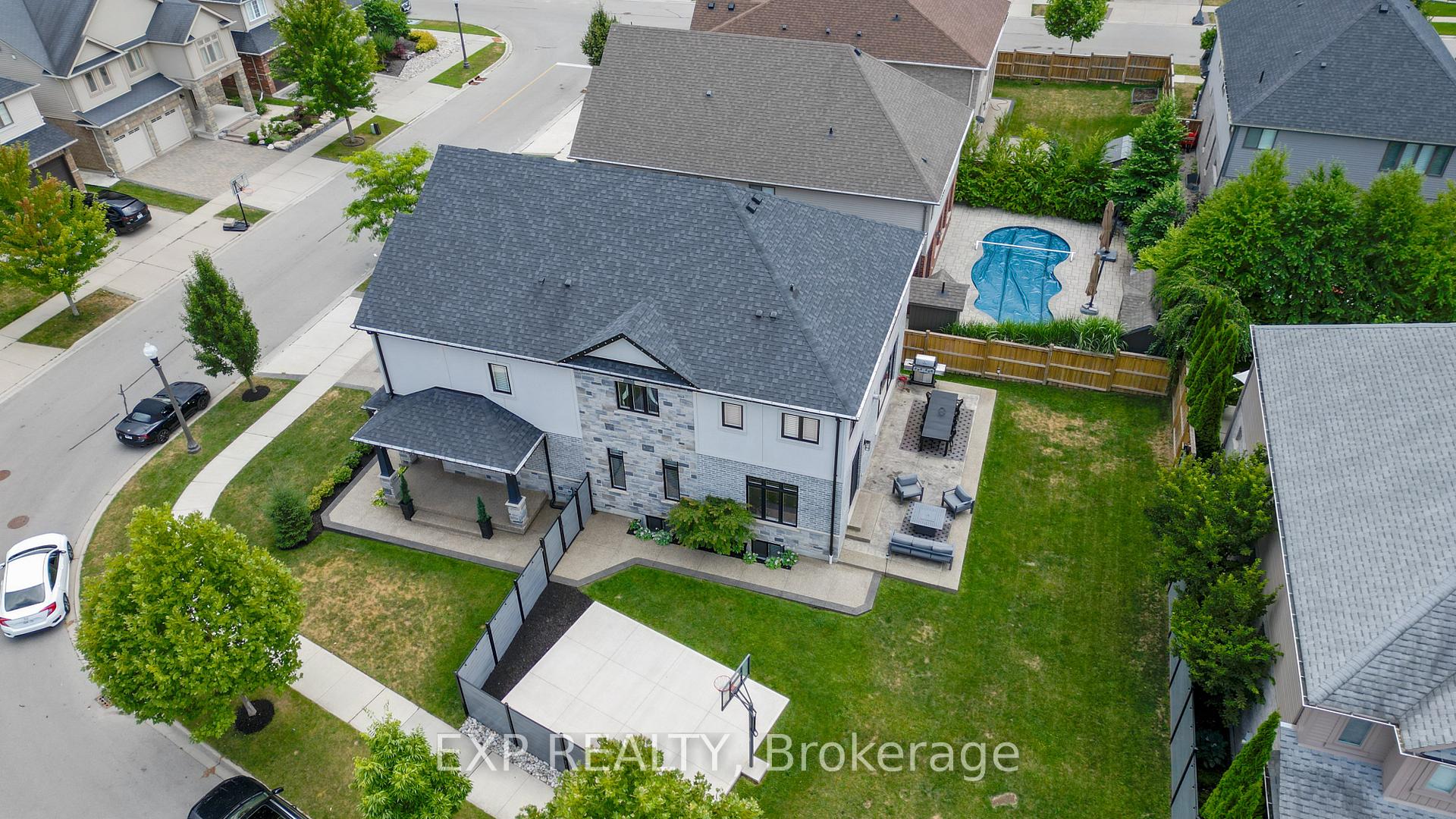 Photo 41 of 11 Deer Creek Street, Kitchener — HOMEH
