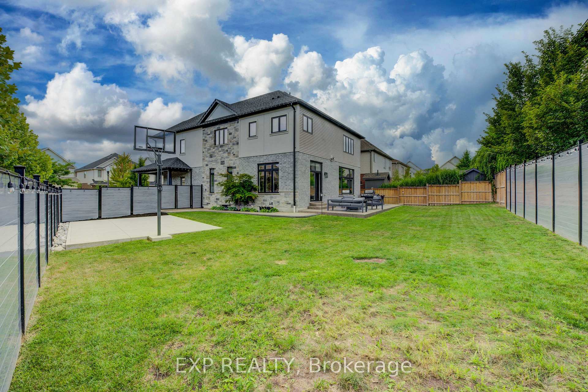 Photo 45 of 11 Deer Creek Street, Kitchener — HOMEH