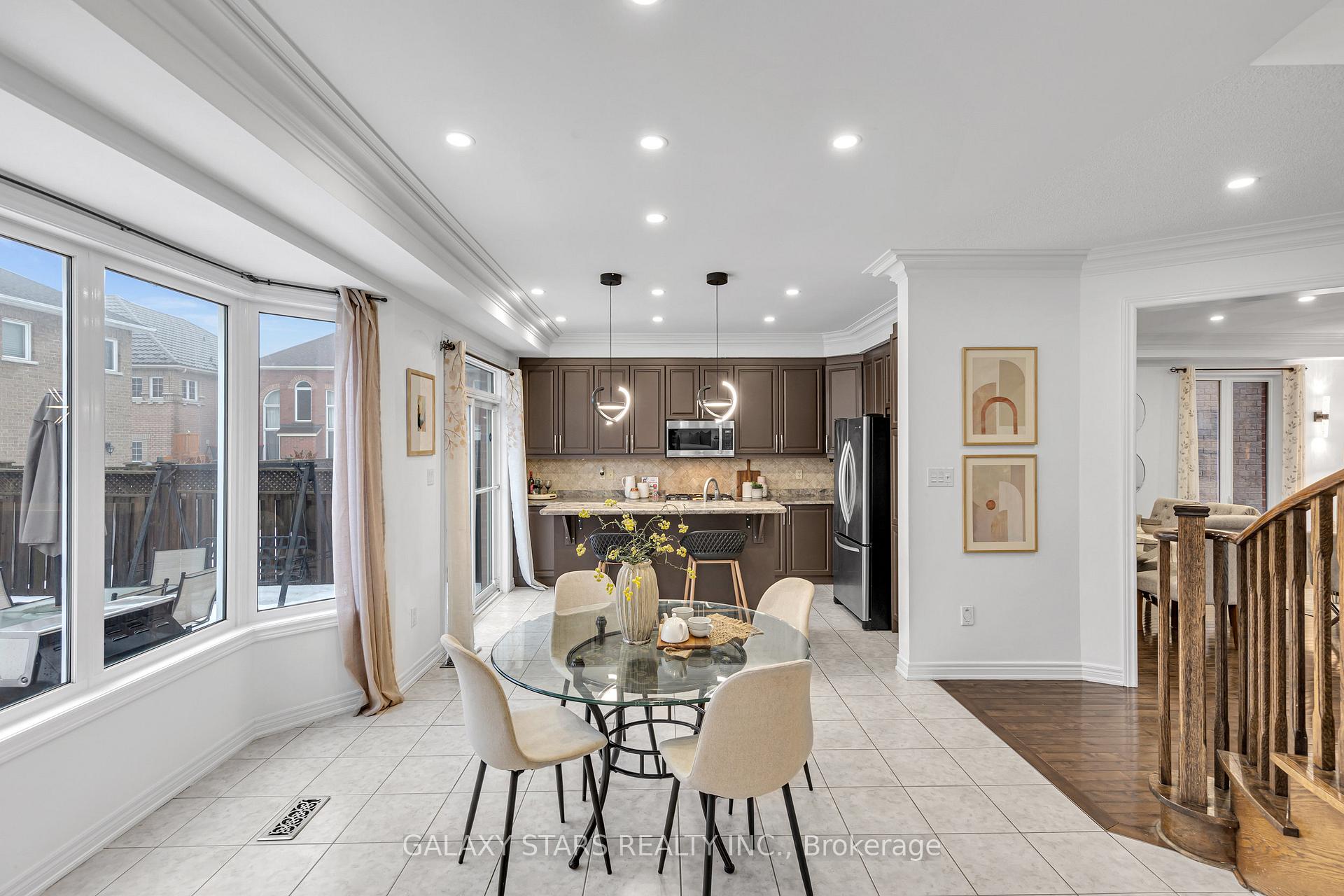 Photo 10 of 5 Forestbrook Drive, Markham, Box Grove — HOMEH