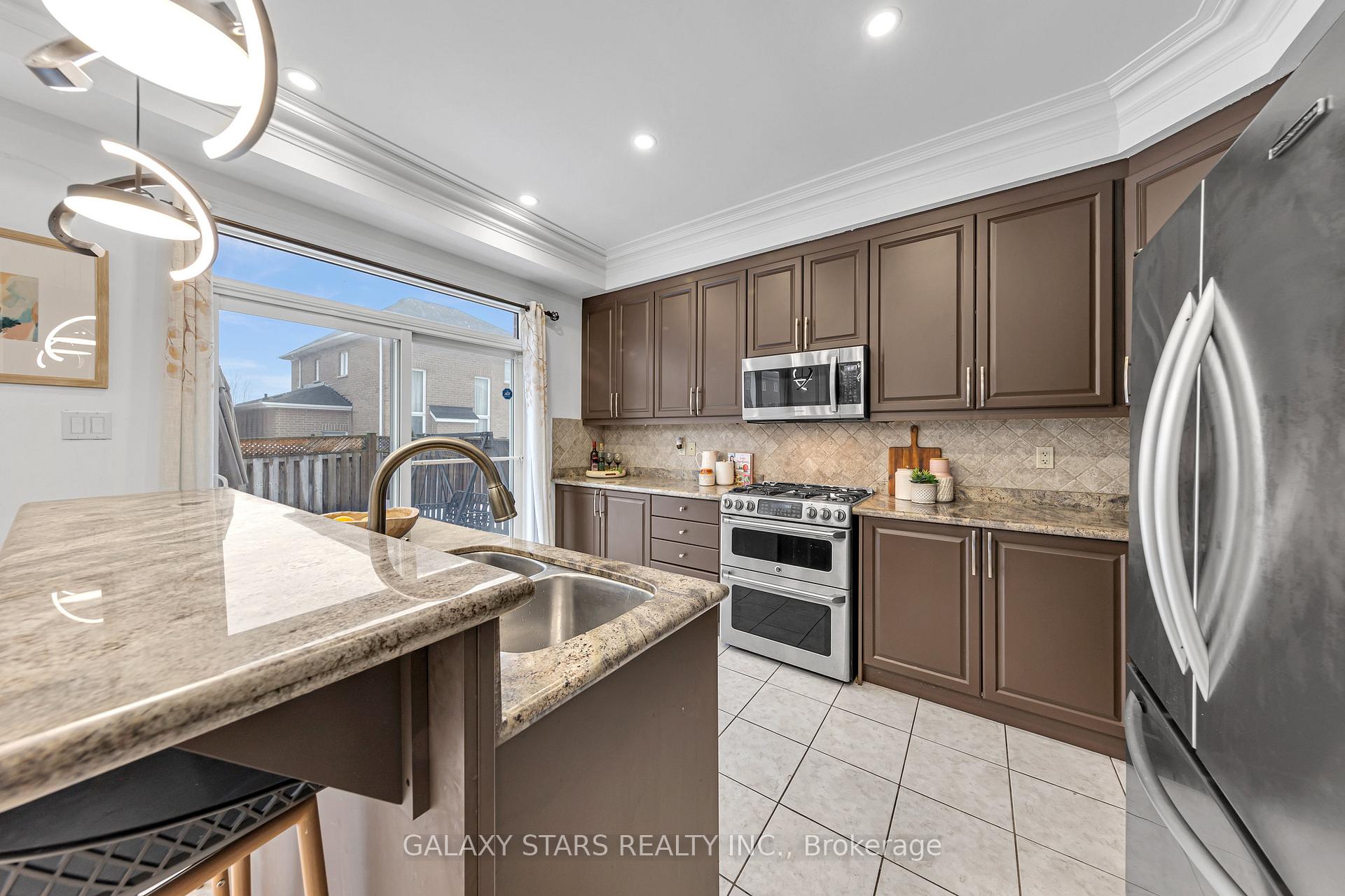Photo 11 of 5 Forestbrook Drive, Markham, Box Grove — HOMEH