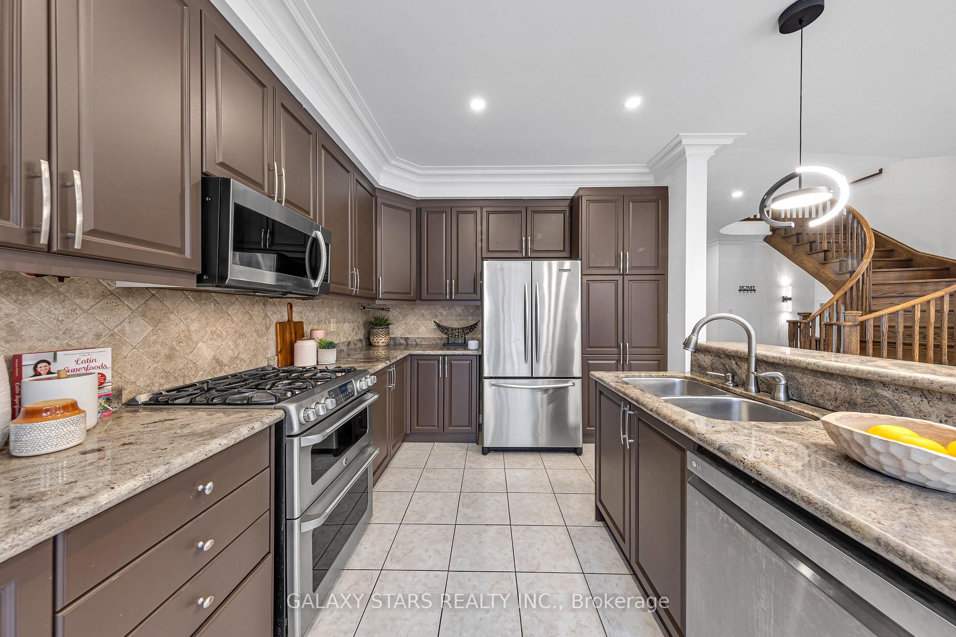Photo 12 of 5 Forestbrook Drive, Markham, Box Grove — HOMEH
