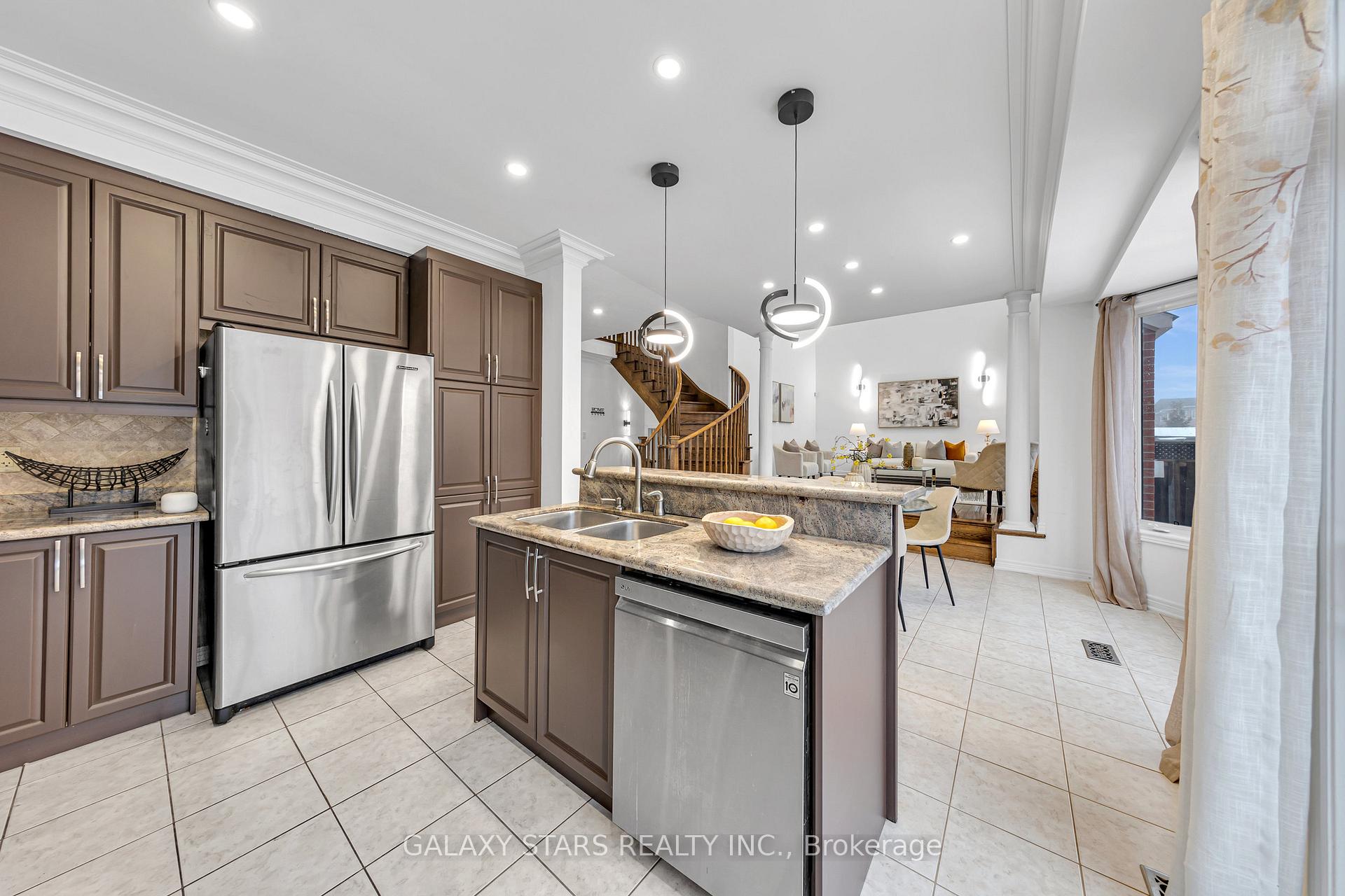 Photo 13 of 5 Forestbrook Drive, Markham, Box Grove — HOMEH