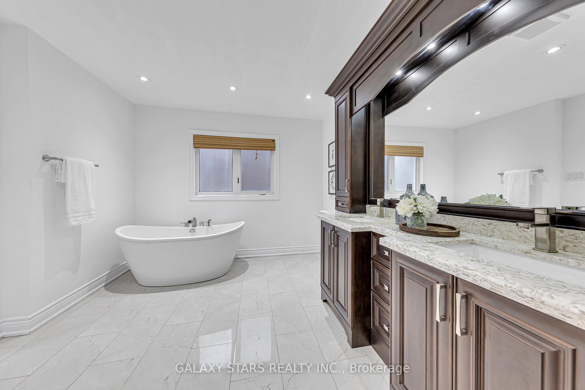 Photo 17 of 5 Forestbrook Drive, Markham, Box Grove — HOMEH