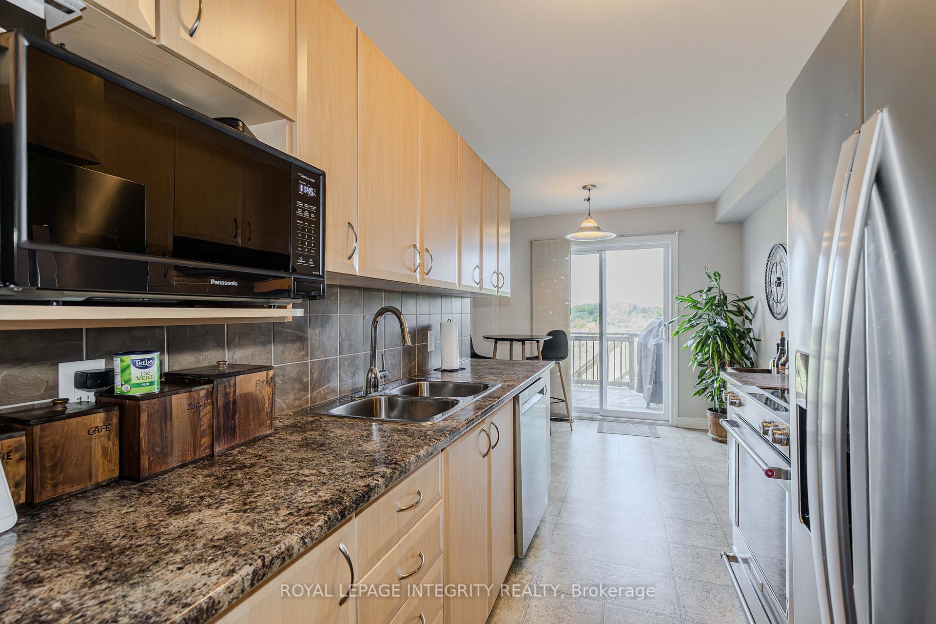 Photo 17 of 218 Catamount Court, Ottawa, Kanata - Emerald Meadows/Trailwest — HOMEH
