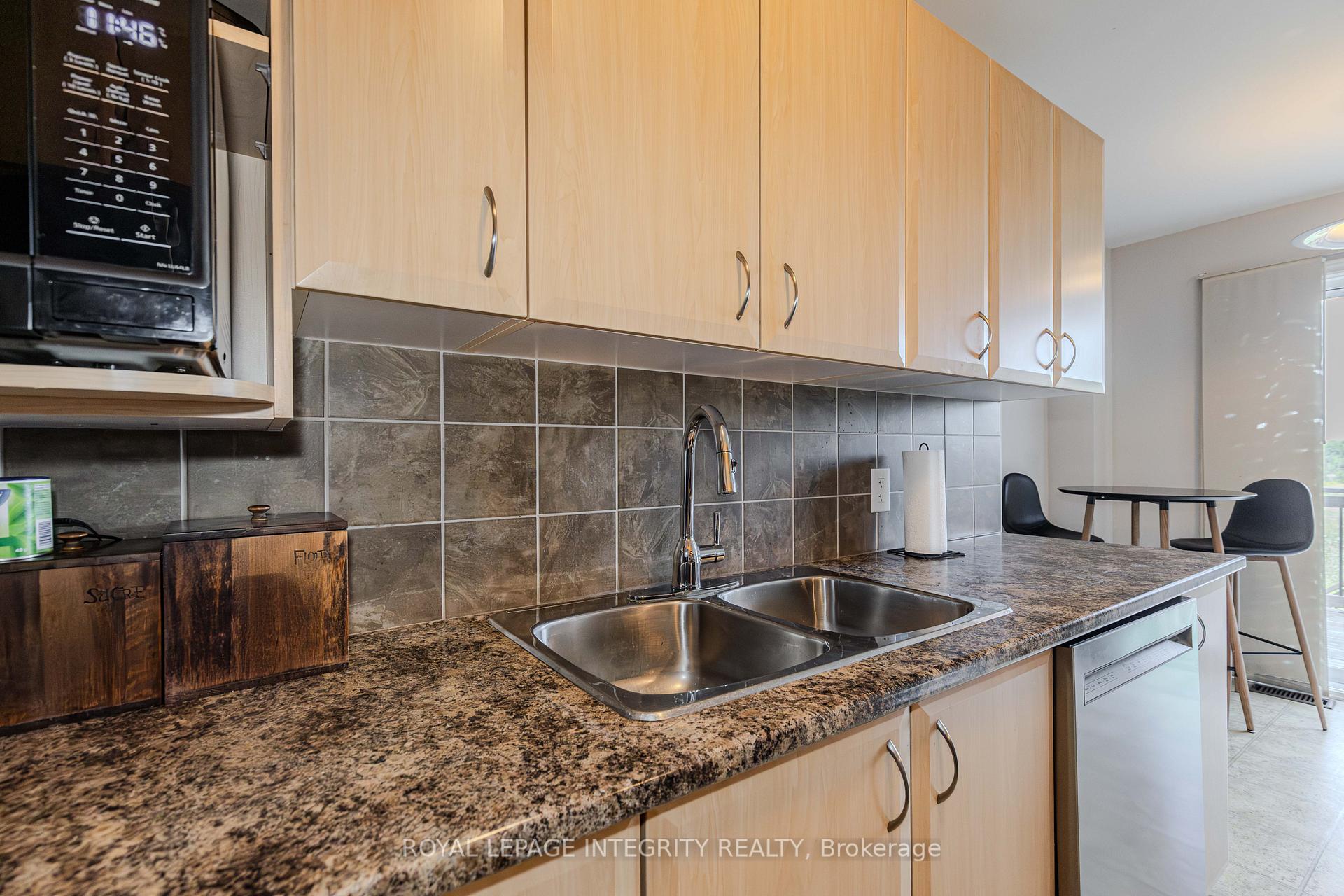 Photo 19 of 218 Catamount Court, Ottawa, Kanata - Emerald Meadows/Trailwest — HOMEH