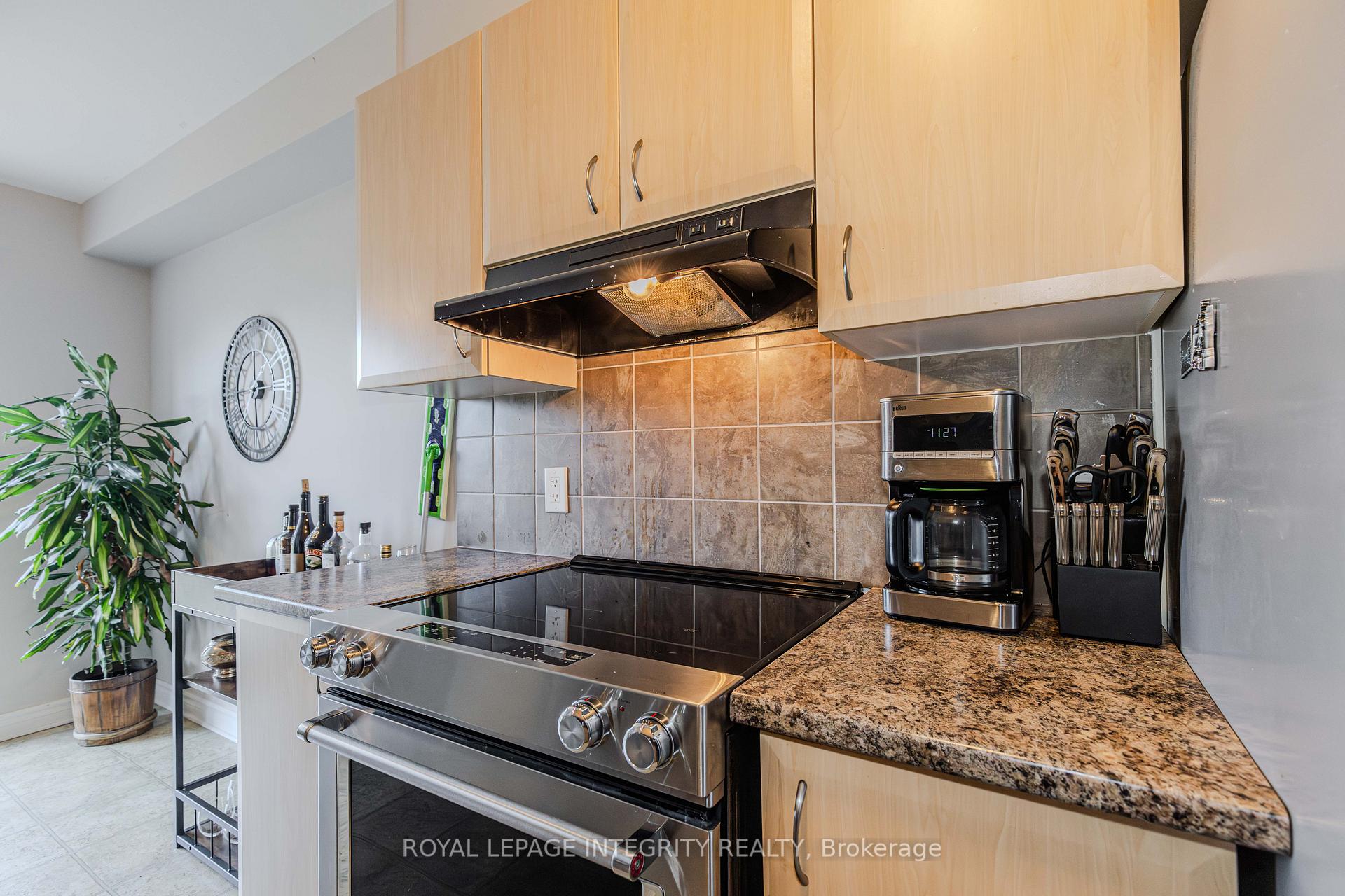 Photo 20 of 218 Catamount Court, Ottawa, Kanata - Emerald Meadows/Trailwest — HOMEH