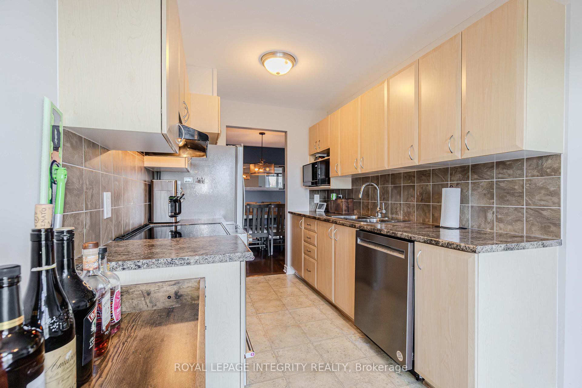 Photo 23 of 218 Catamount Court, Ottawa, Kanata - Emerald Meadows/Trailwest — HOMEH