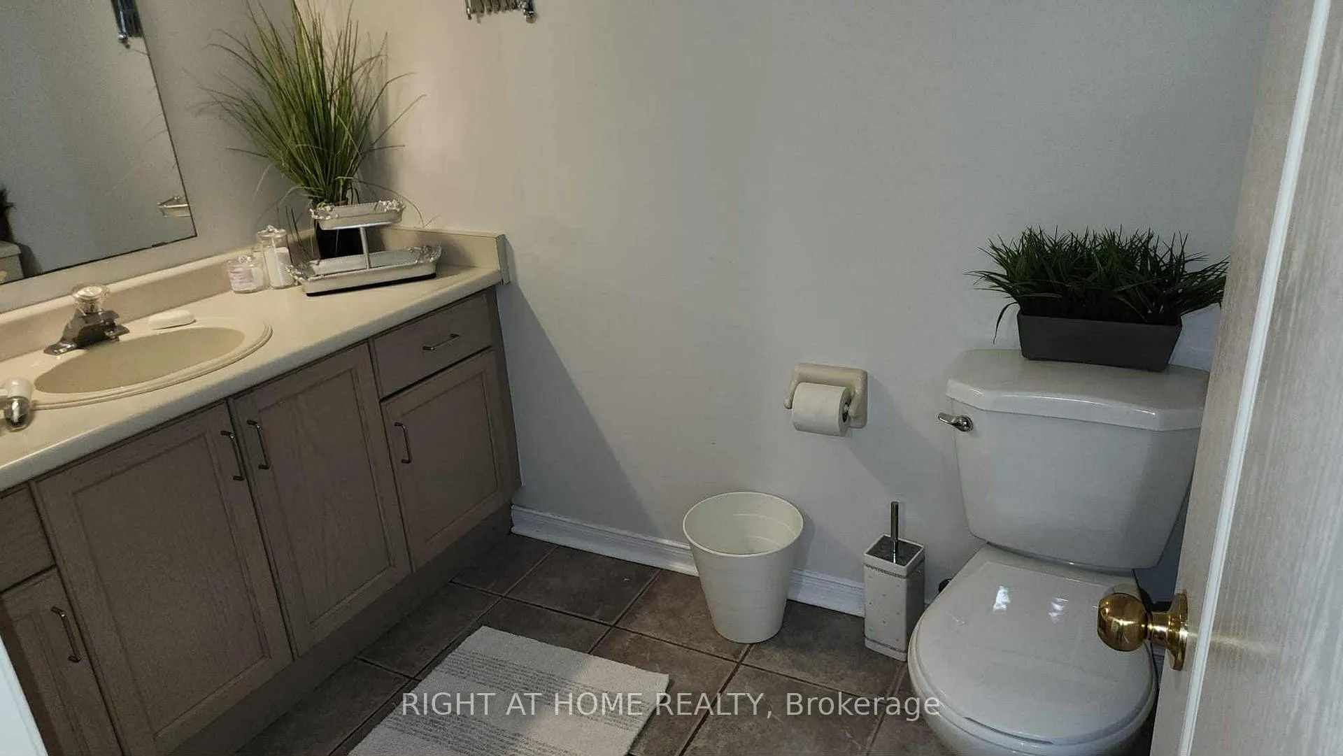 Photo 20 of Unit BASEMENT, 44 Meadowlands Boulevard, Hamilton, Meadowlands — HOMEH