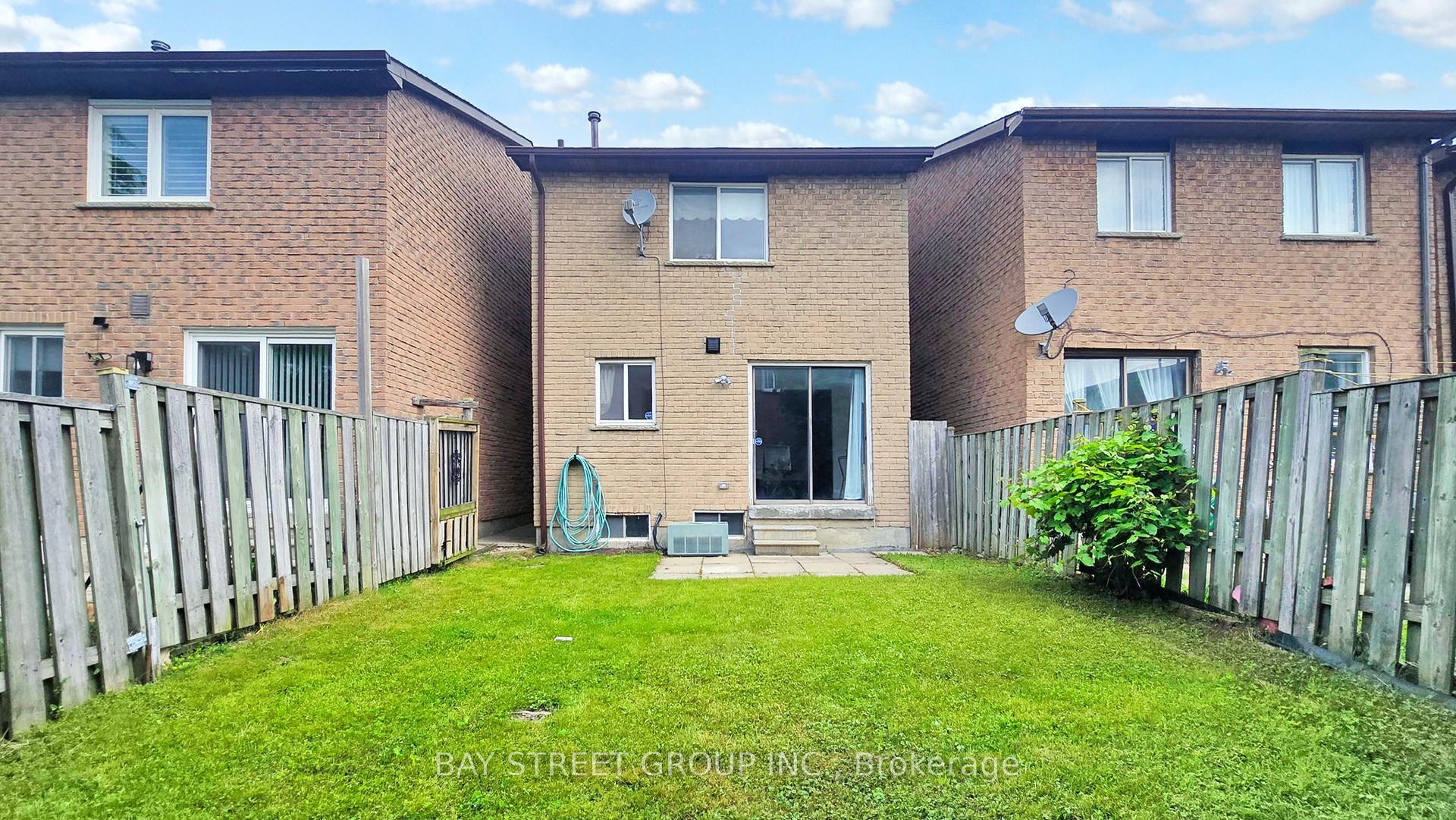 Photo 4 of 120 Appleby Crescent, Markham, Milliken Mills West — HOMEH