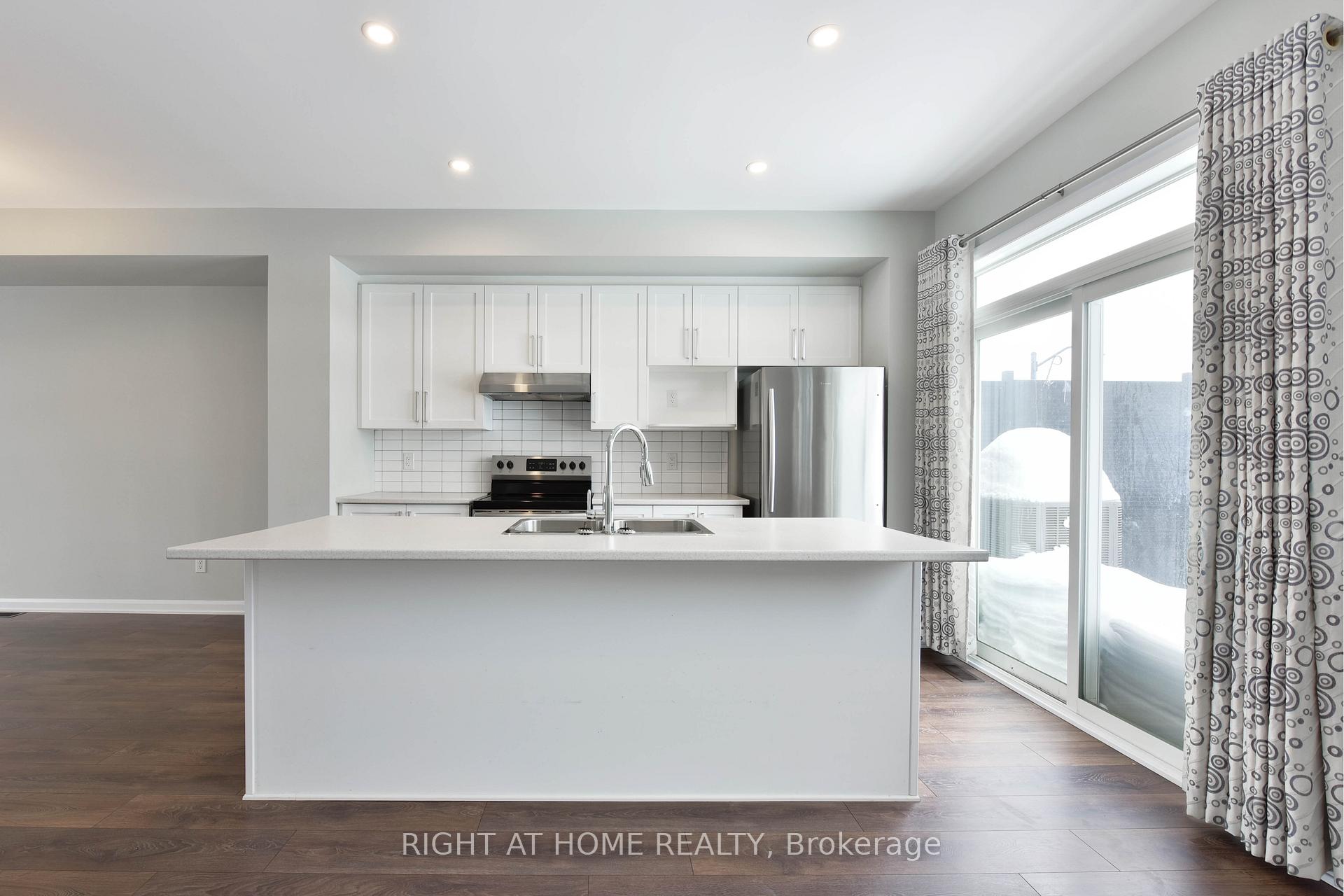 Photo 9 of 1109 Speedvale Court, Ottawa, Kanata - Kanata Lakes/Heritage Hills — HOMEH
