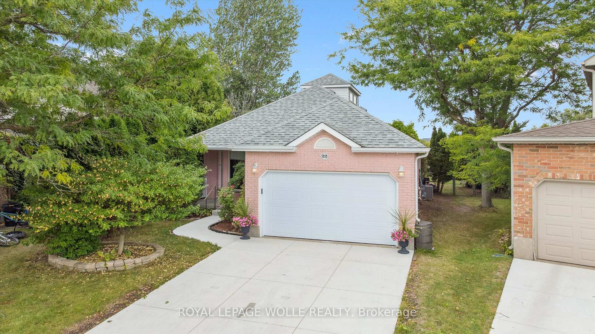 Front of 22 Windward Place
