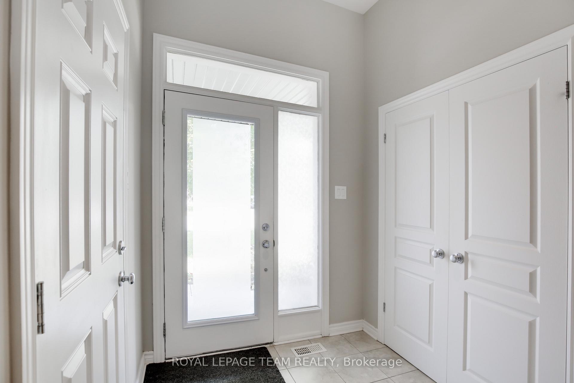 Photo 5 of 943 Fletcher Circle, Ottawa, Kanata - Kanata Lakes/Heritage Hills — HOMEH
