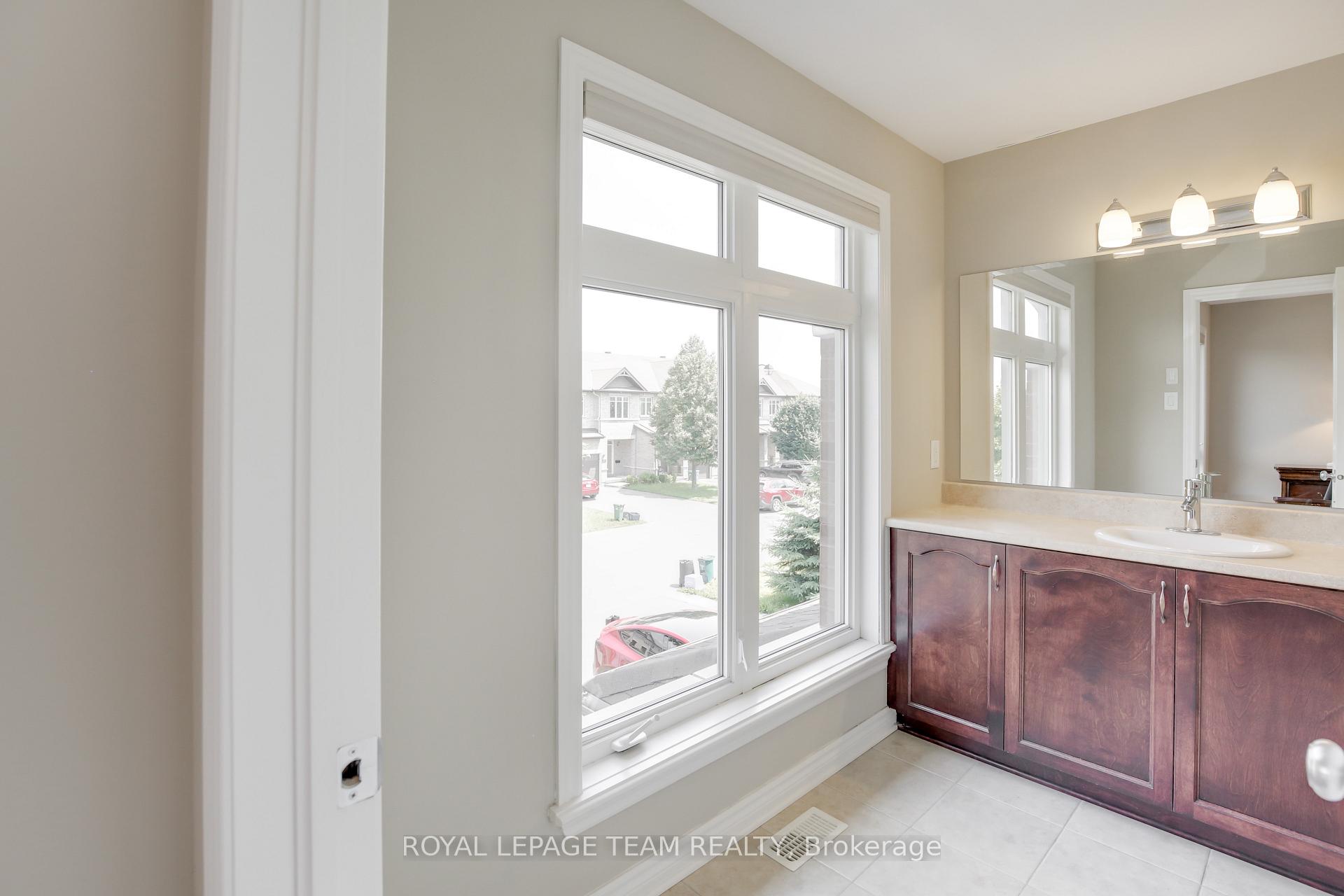 Photo 24 of 943 Fletcher Circle, Ottawa, Kanata - Kanata Lakes/Heritage Hills — HOMEH