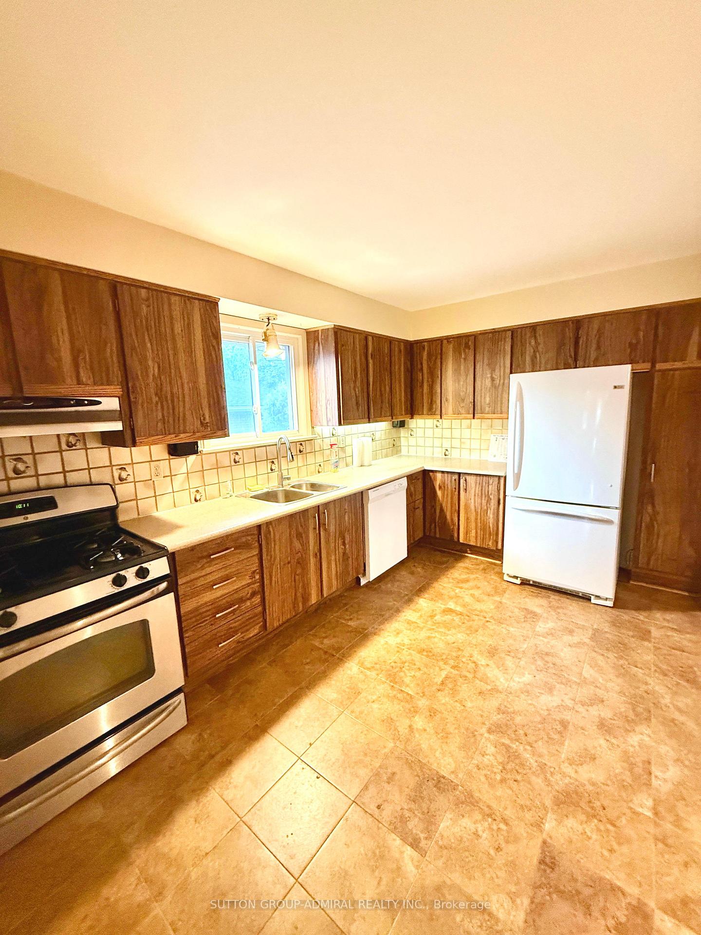Photo 10 of 151 Highland Park Boulevard, Markham, Grandview — HOMEH