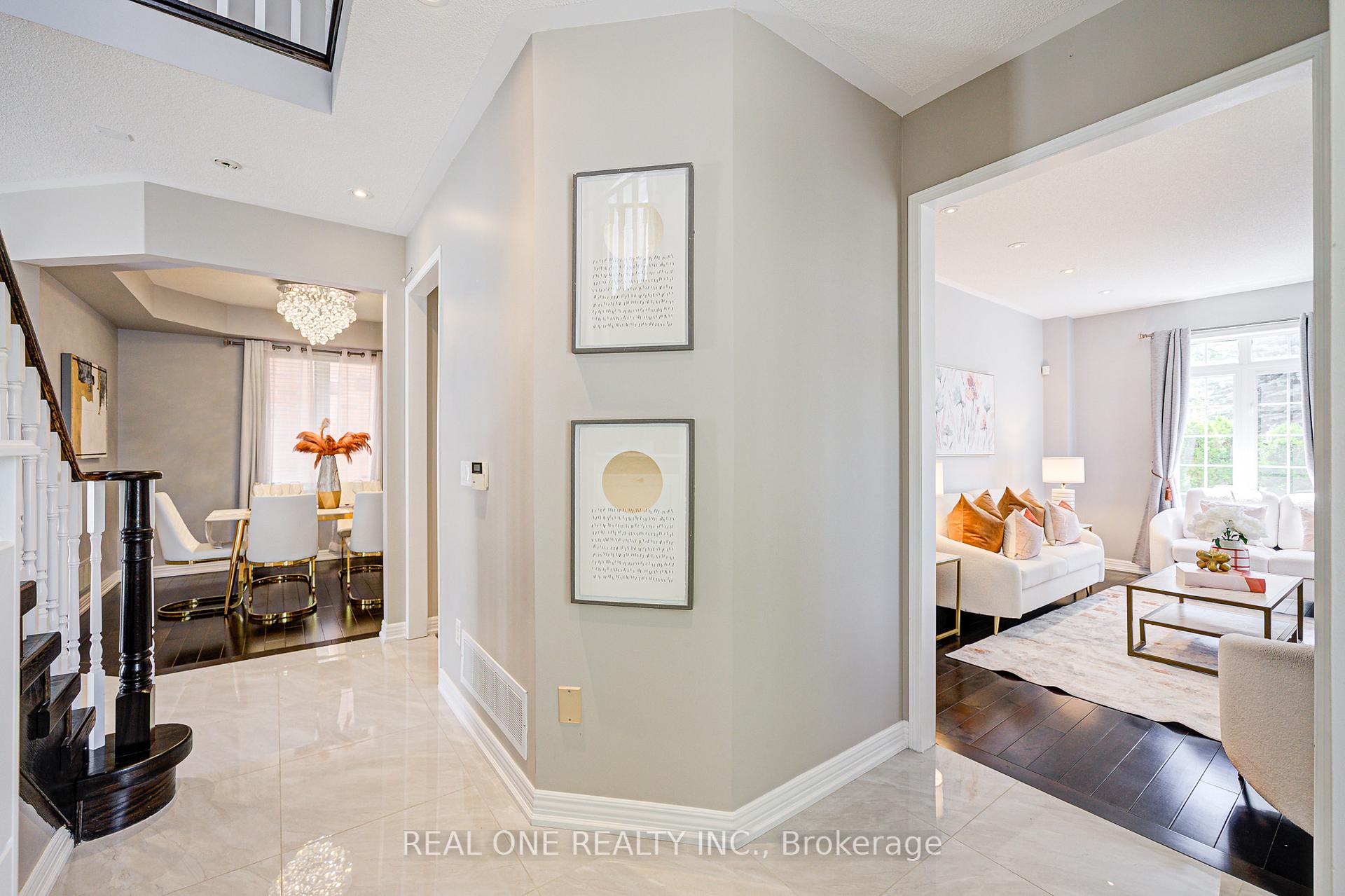 Photo 3 of 35 Ridgecrest Road, Markham, Berczy — HOMEH