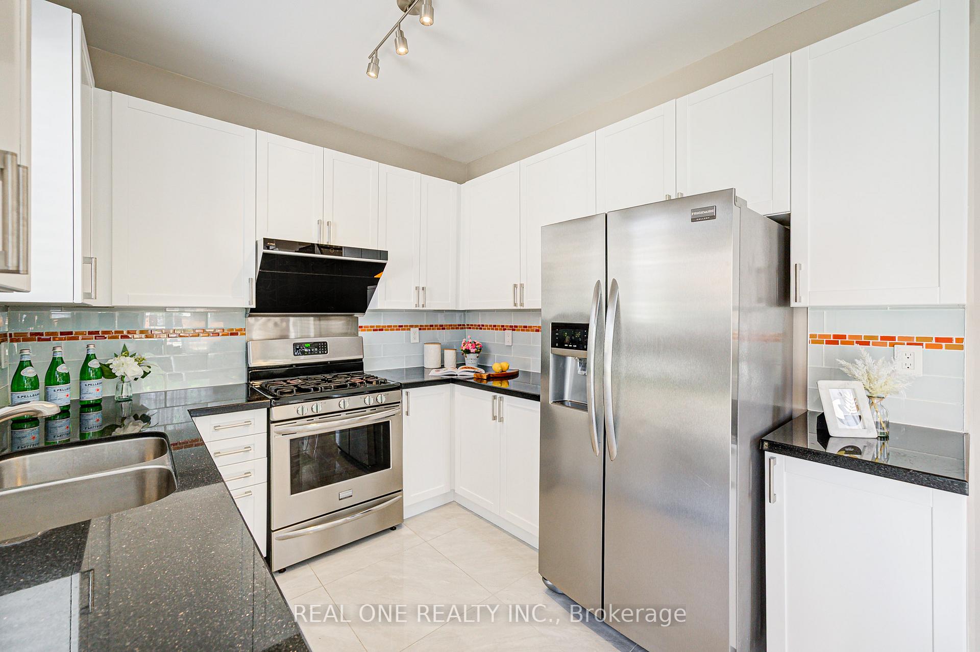 Photo 12 of 35 Ridgecrest Road, Markham, Berczy — HOMEH