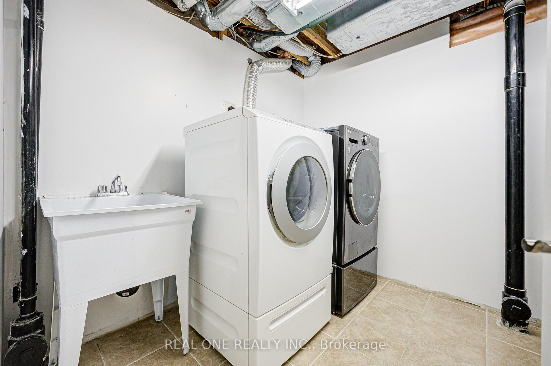 Photo 32 of 35 Ridgecrest Road, Markham, Berczy — HOMEH