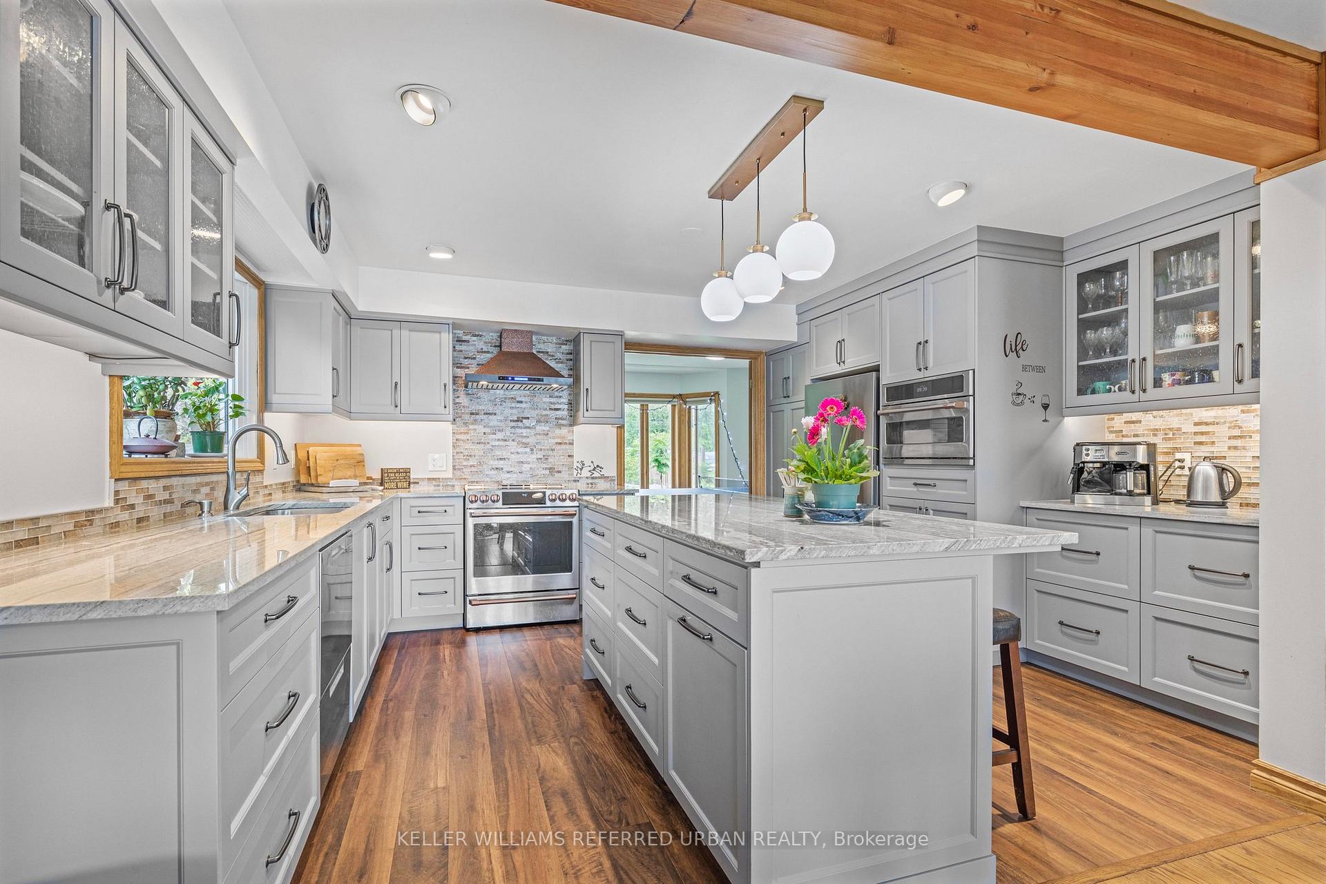 Photo 4 of 3539 Crescent Harbour Road, Innisfil, Rural Innisfil — HOMEH