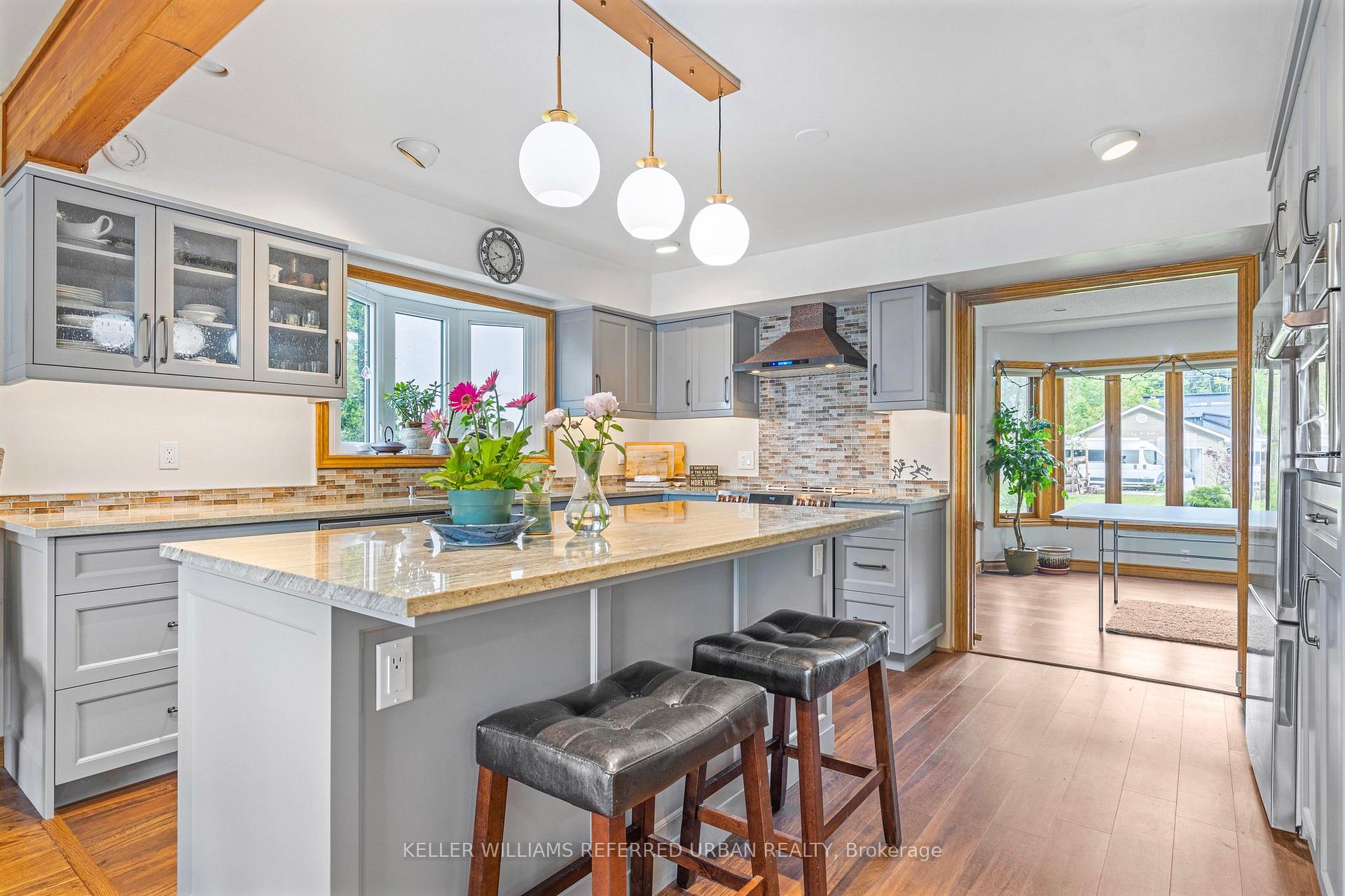 Photo 5 of 3539 Crescent Harbour Road, Innisfil, Rural Innisfil — HOMEH