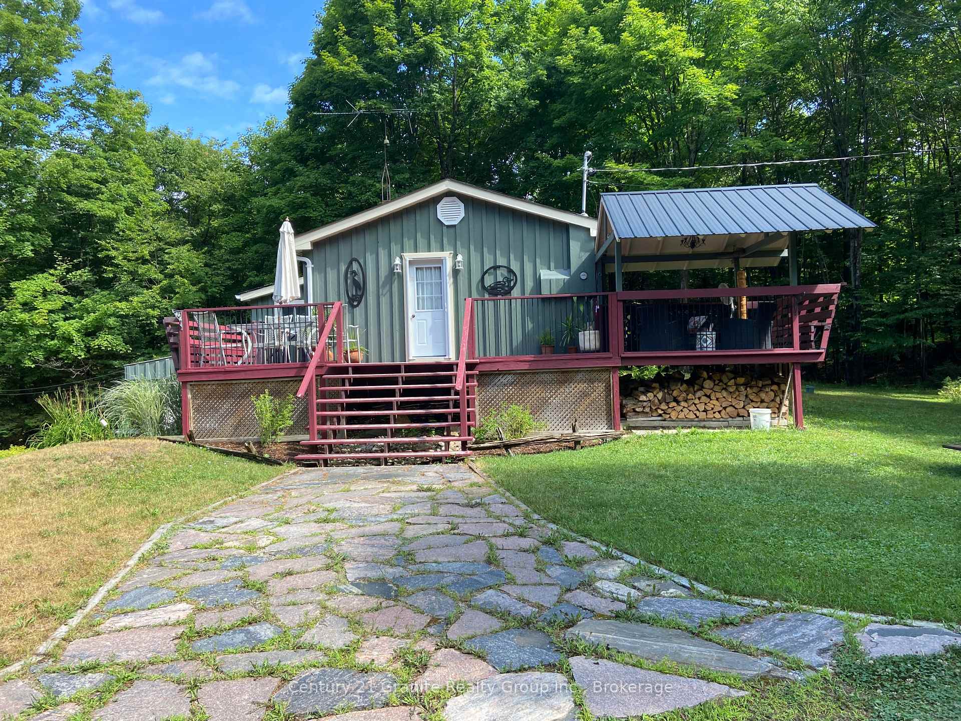 Front of 1931 Duck Lake Road