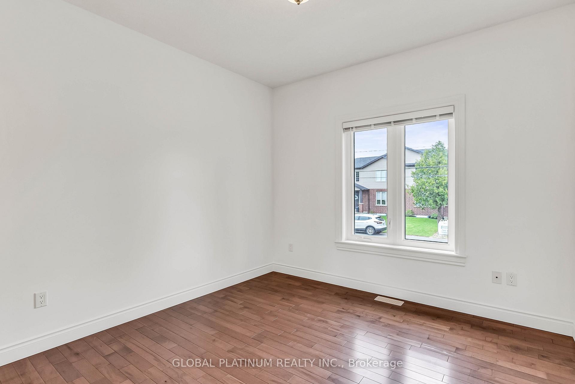 Photo 16 of 111 Schweitzer Street, Kitchener — HOMEH