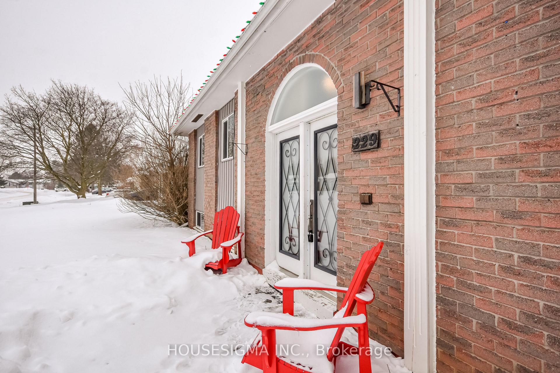 Photo 3 of 229 Sunset Crescent, Innisfil, Stroud — HOMEH
