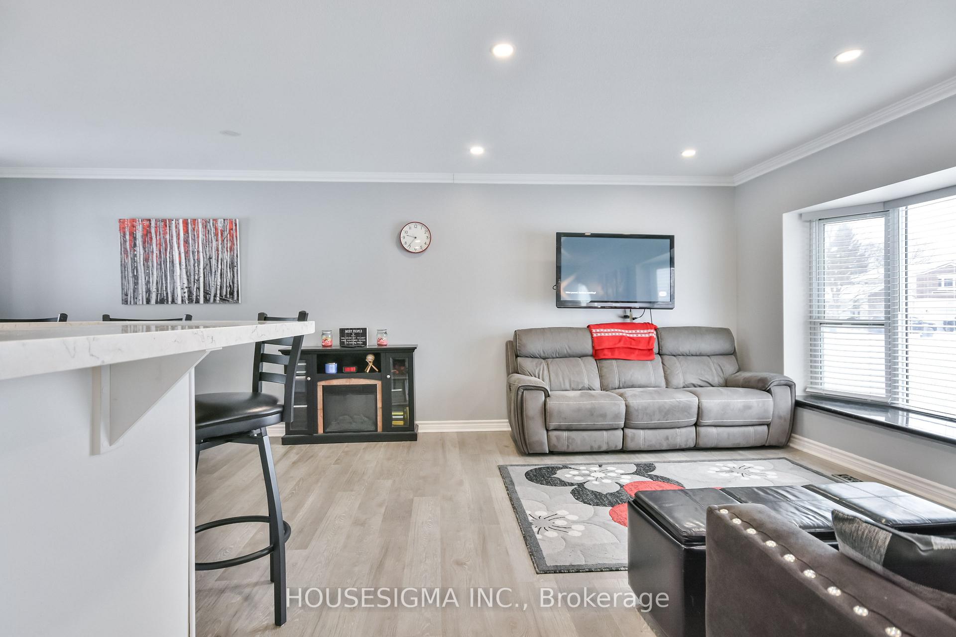 Photo 4 of 229 Sunset Crescent, Innisfil, Stroud — HOMEH