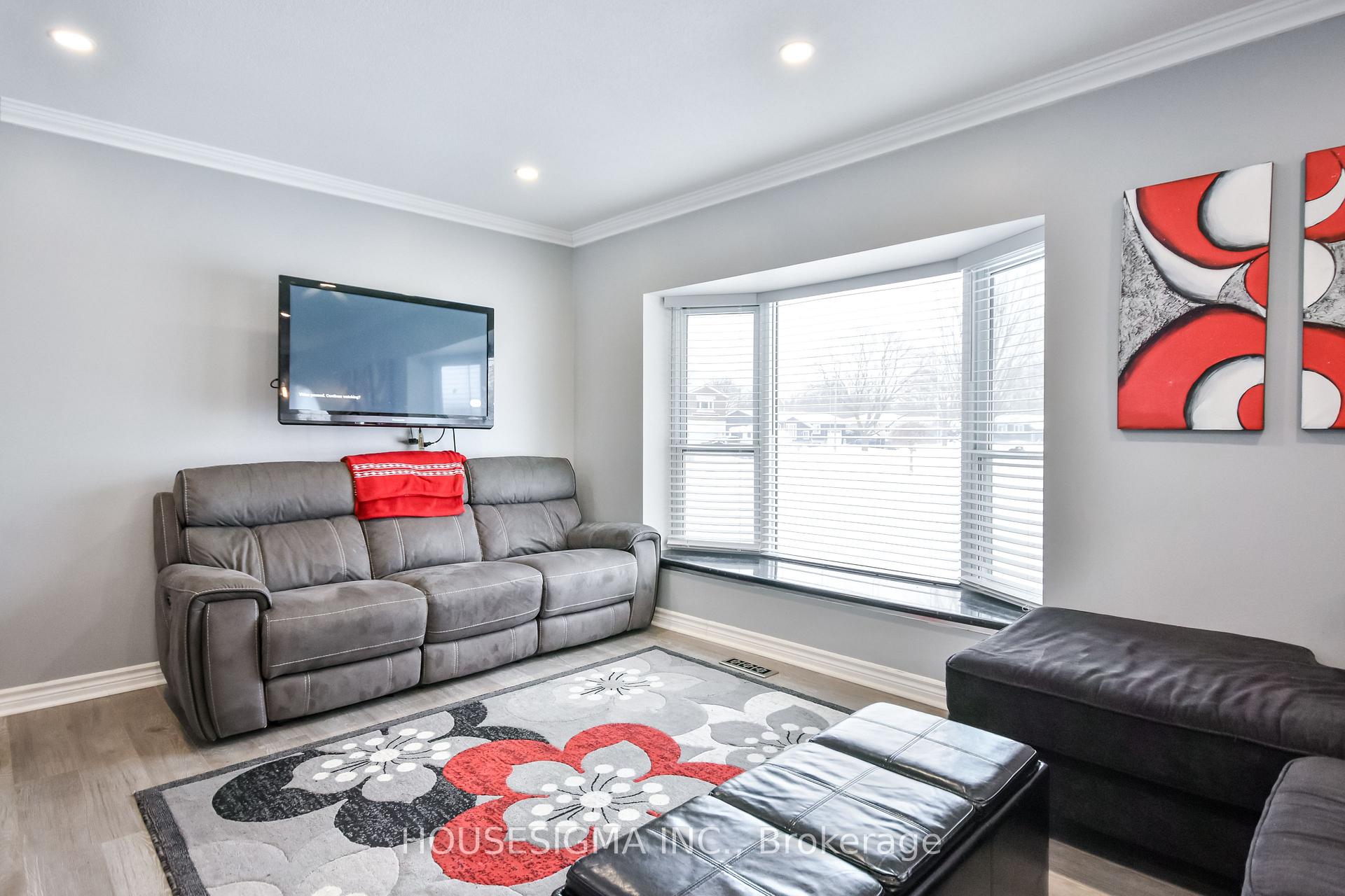 Photo 5 of 229 Sunset Crescent, Innisfil, Stroud — HOMEH