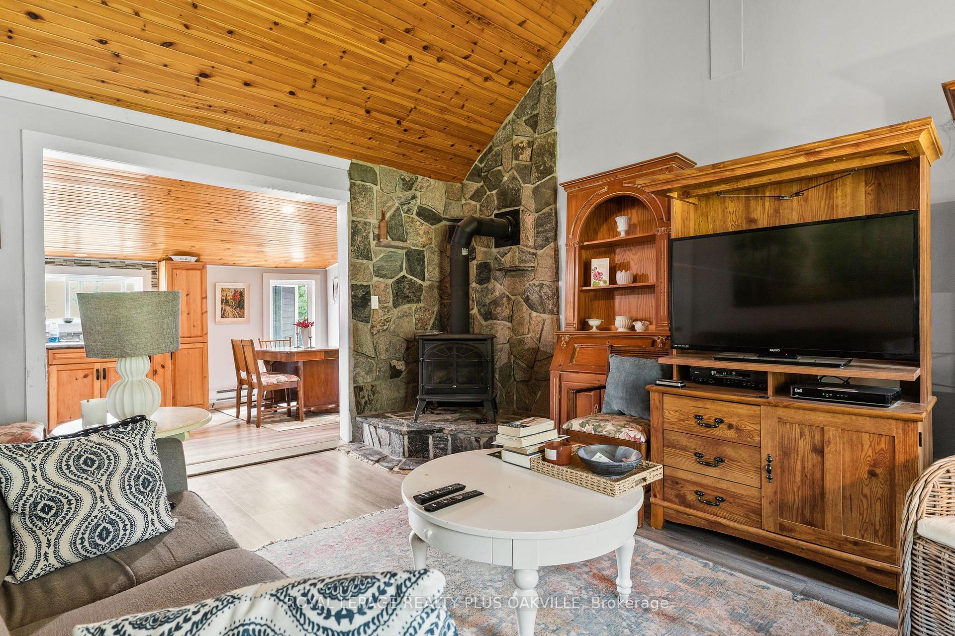 Photo 13 of 322 Bobcaygeon Road, Minden Hills, Minden — HOMEH