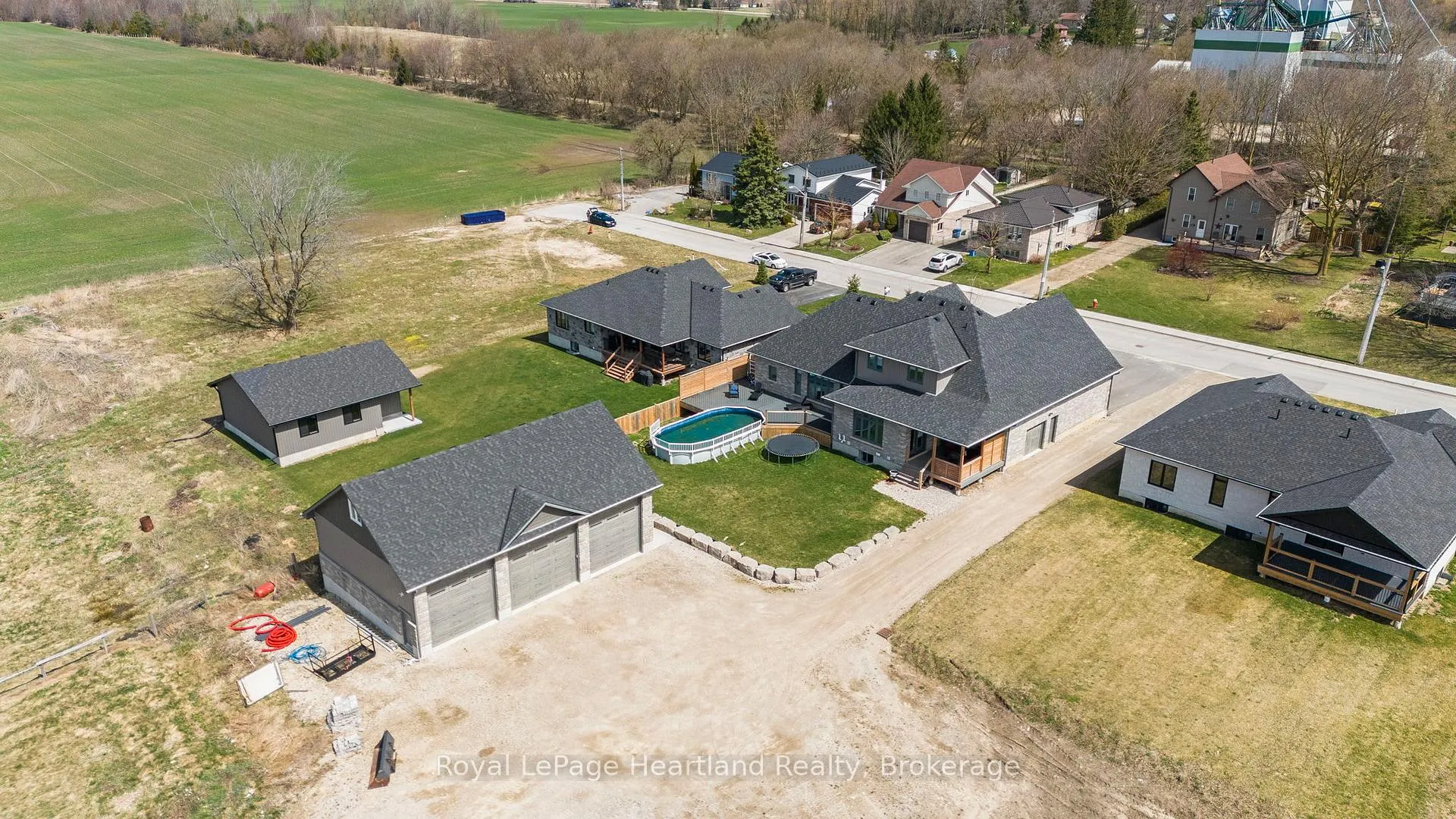 Photo 2 of 411 Jane Street, Minto — HOMEH