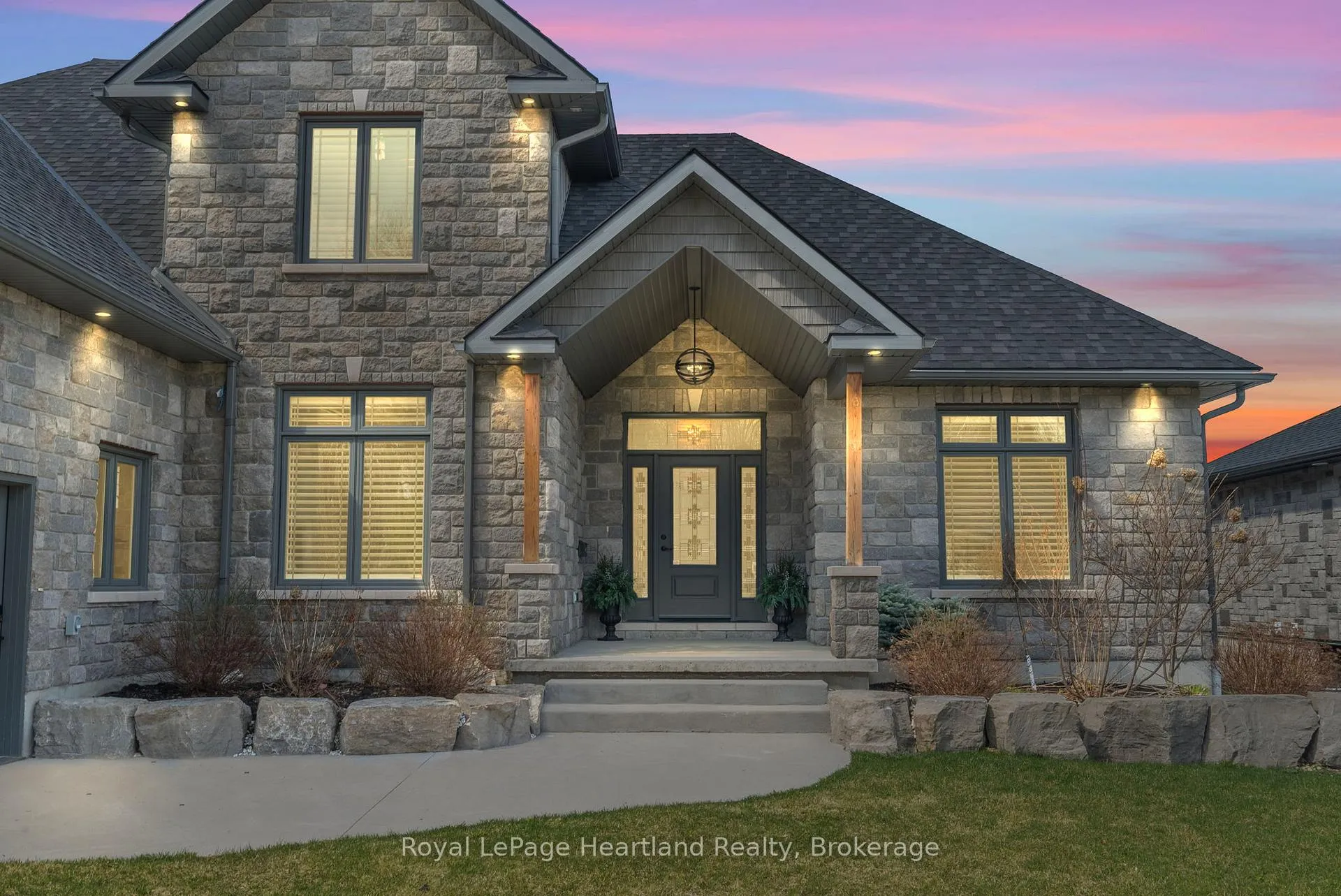 Photo 4 of 411 Jane Street, Minto — HOMEH