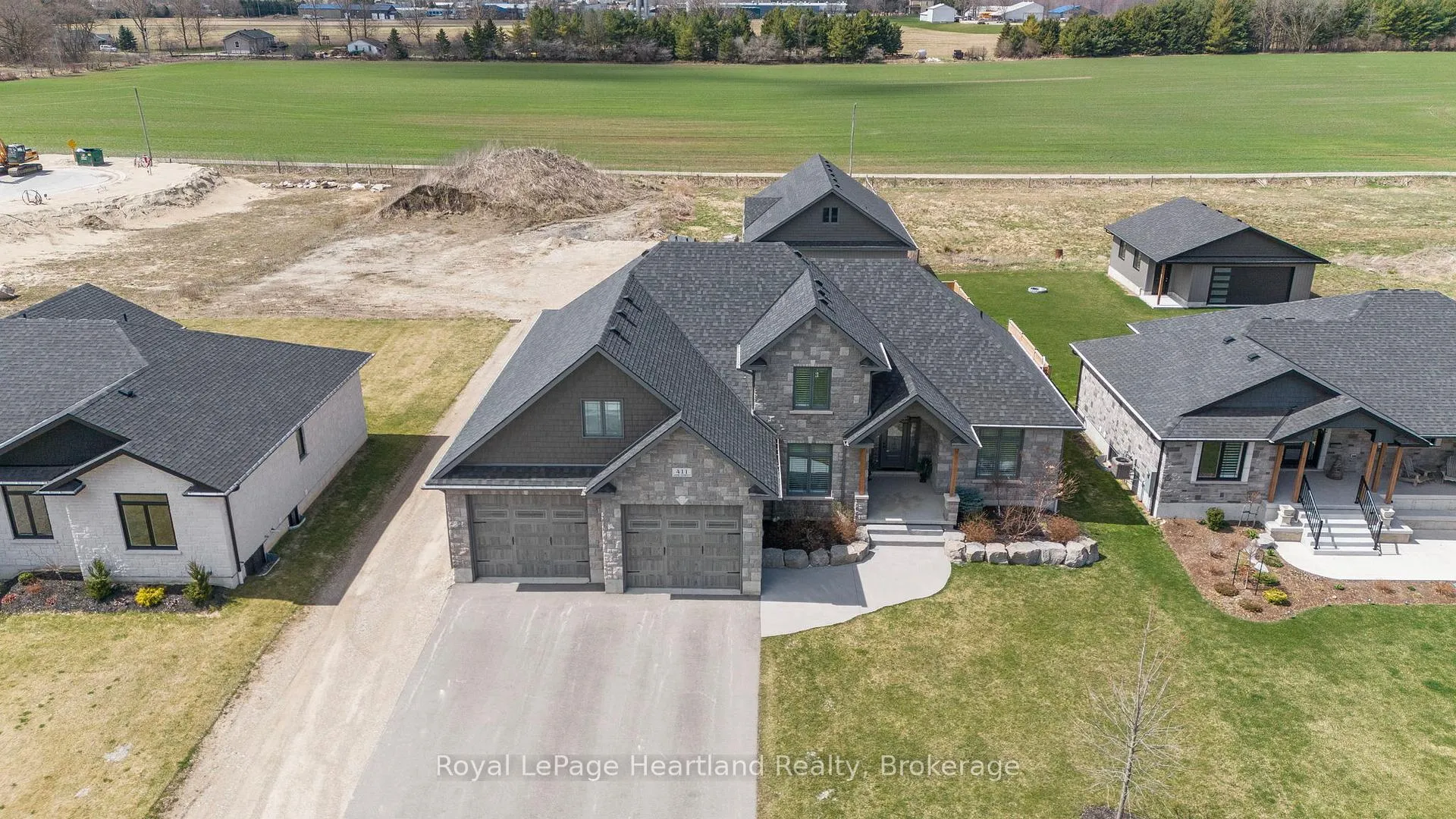 Photo 7 of 411 Jane Street, Minto — HOMEH
