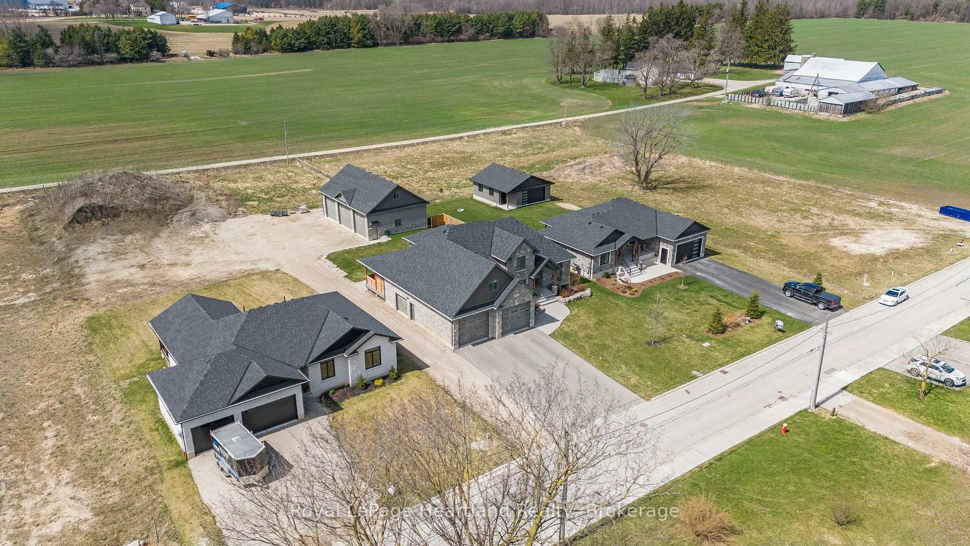 Photo 8 of 411 Jane Street, Minto — HOMEH