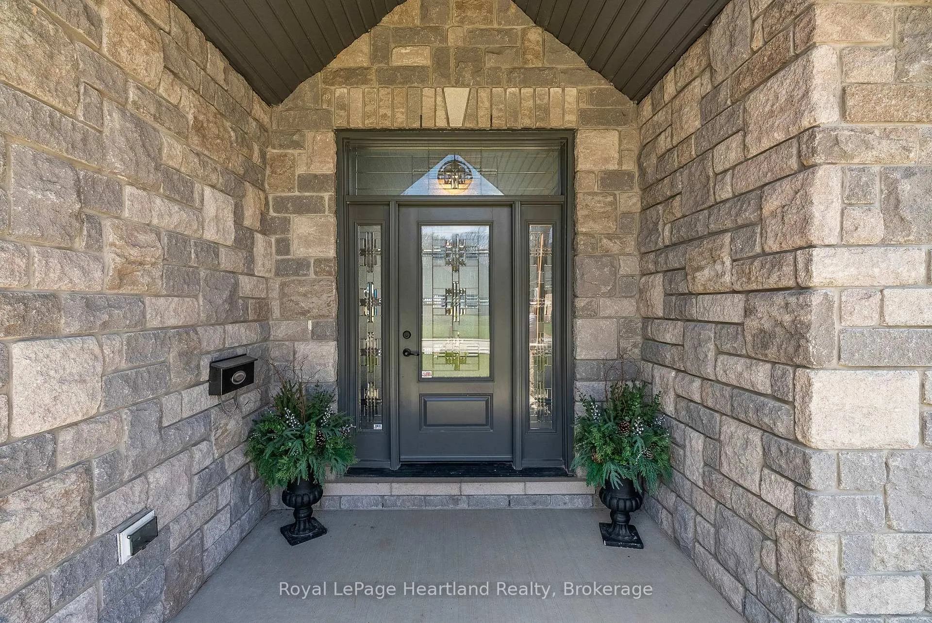 Photo 12 of 411 Jane Street, Minto — HOMEH