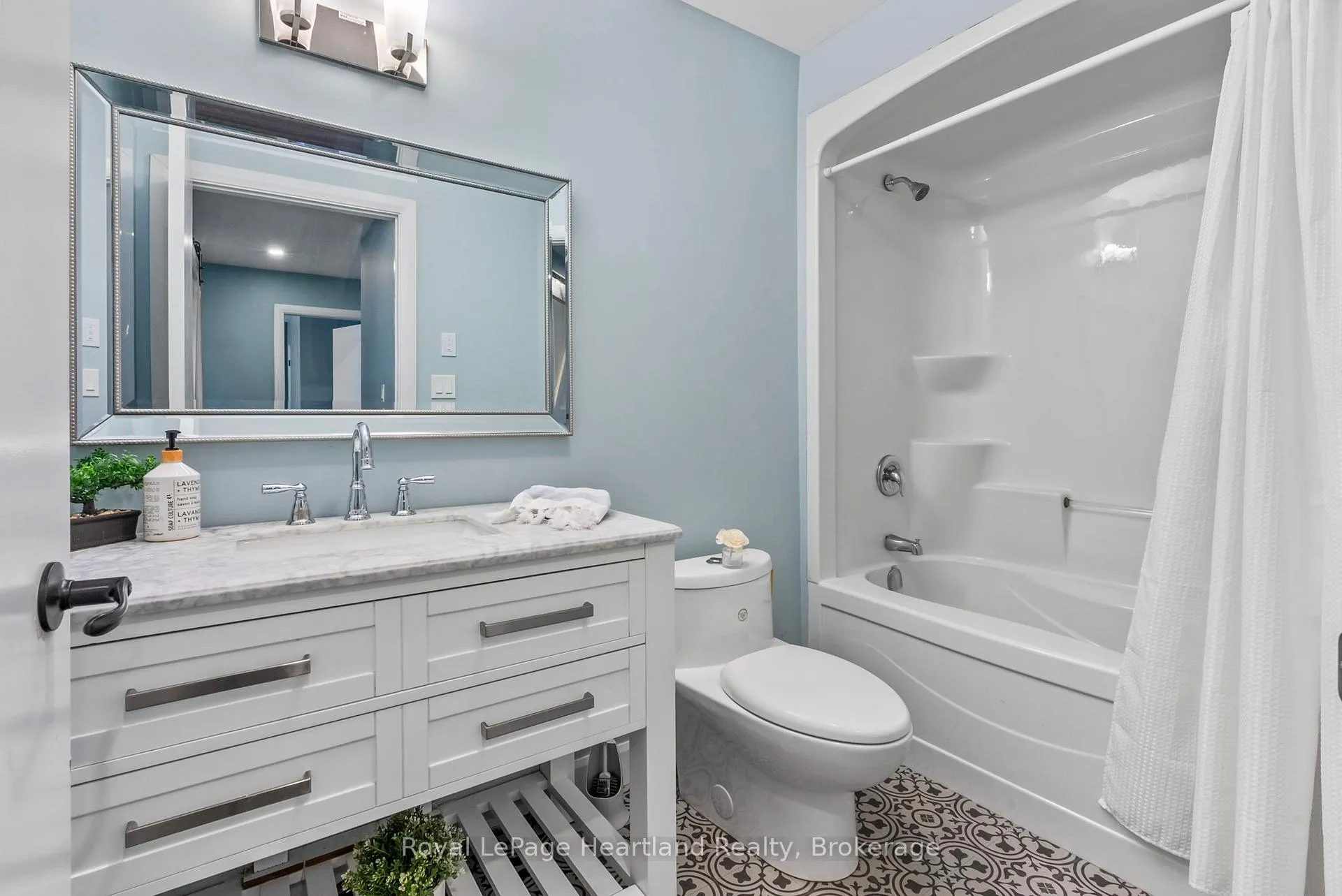 Photo 37 of 411 Jane Street, Minto — HOMEH