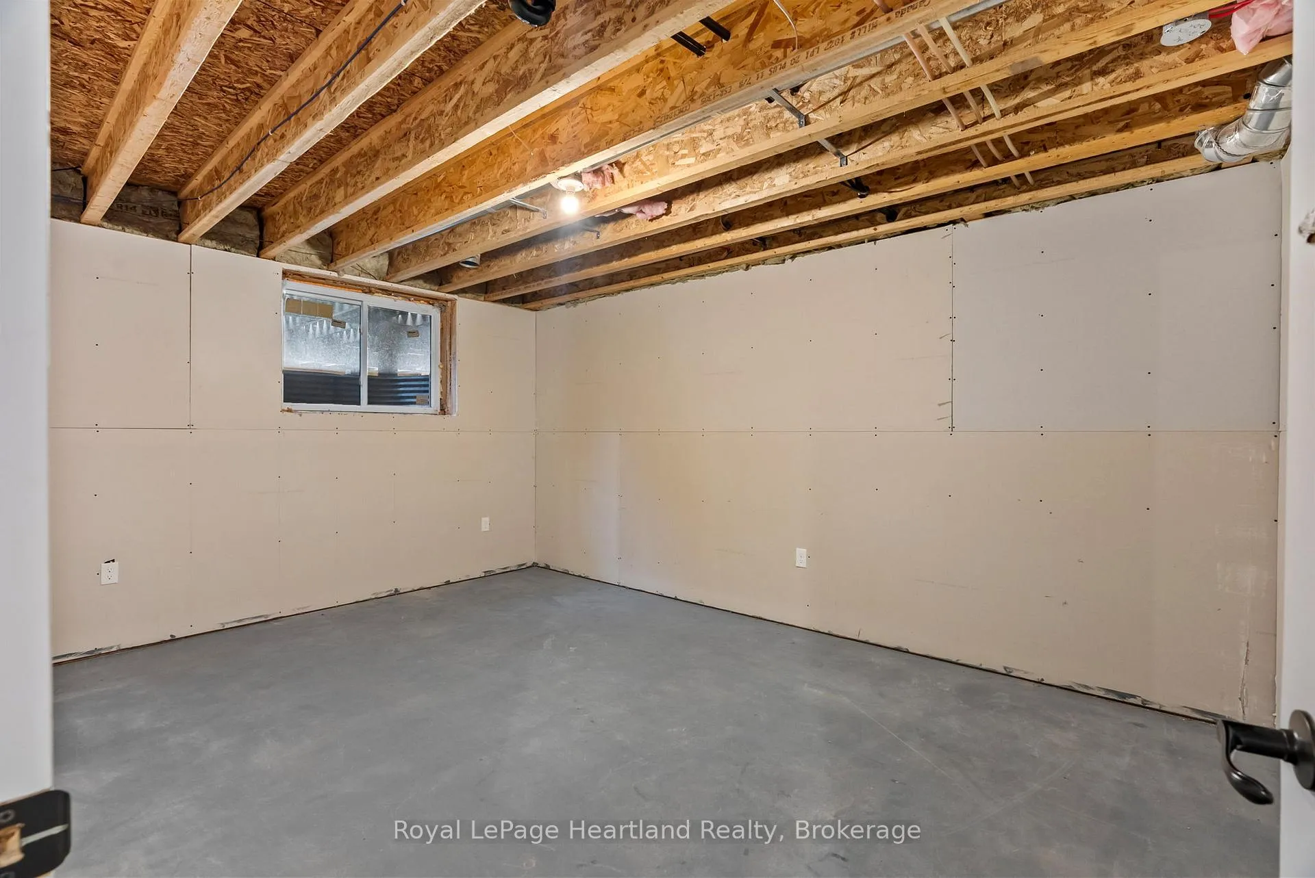Photo 40 of 411 Jane Street, Minto — HOMEH