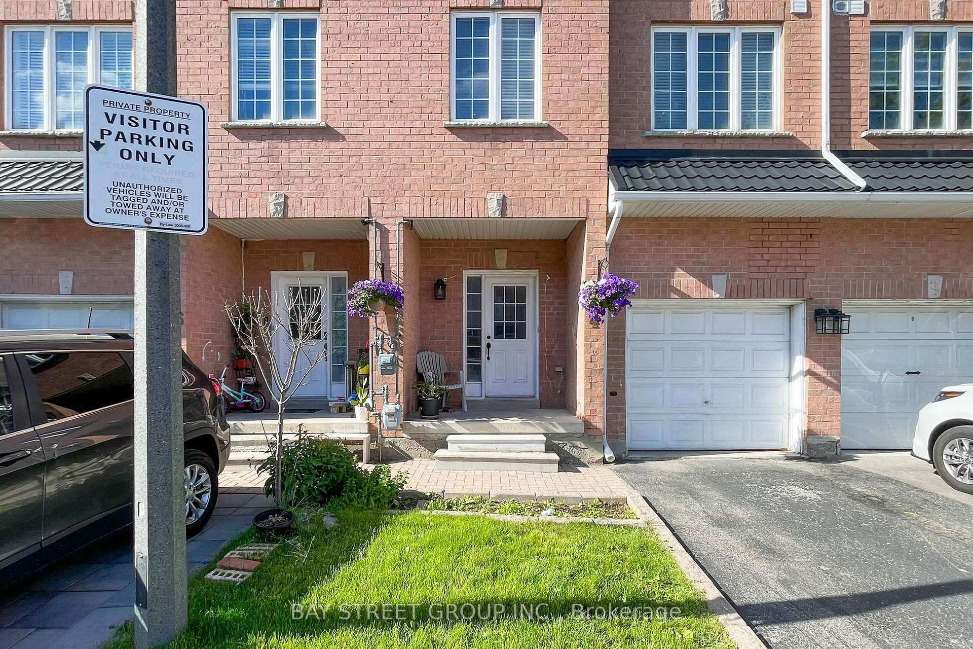 Photo 2 of 4 Red Sea Way W, Markham, Middlefield — HOMEH