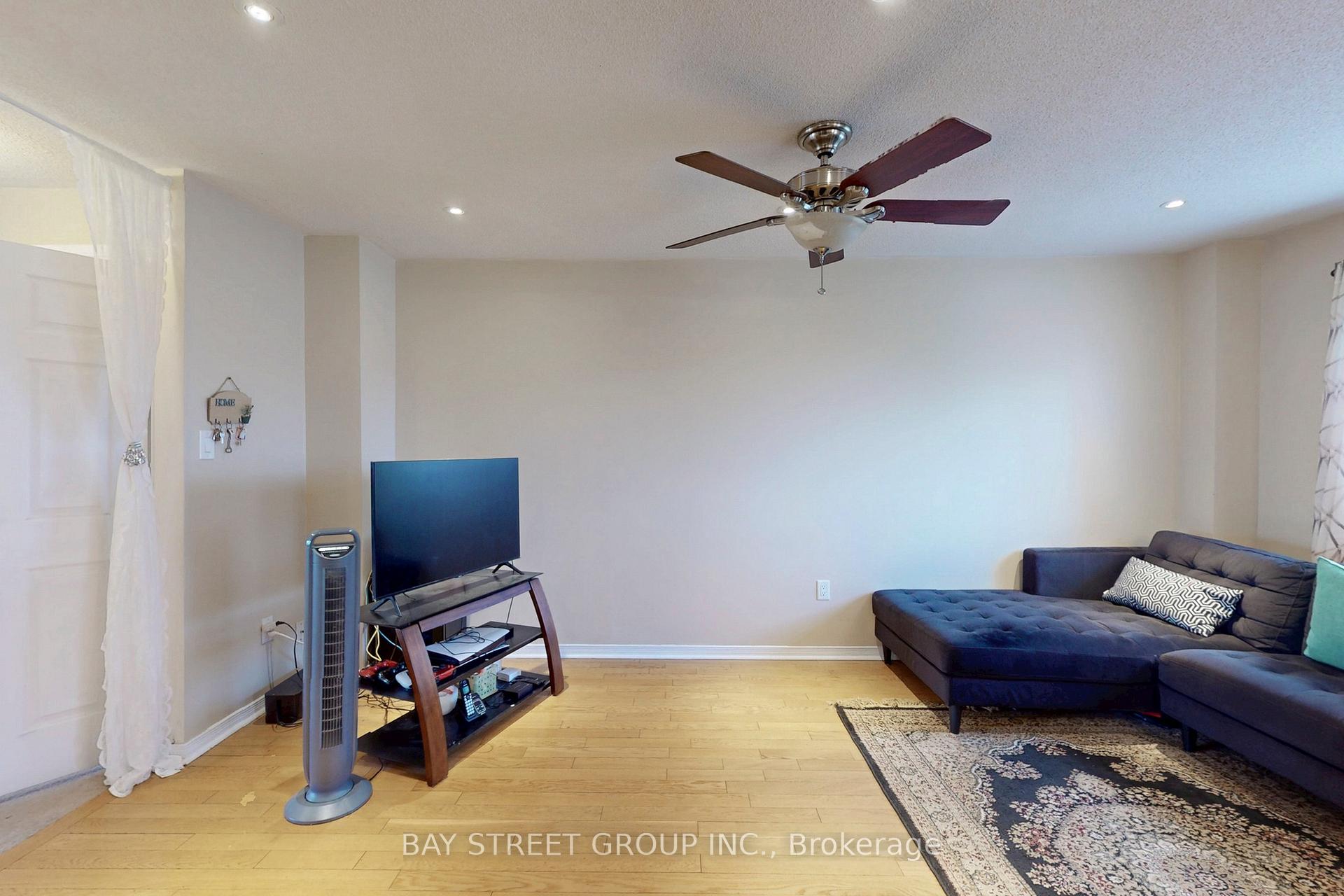 Photo 5 of 4 Red Sea Way W, Markham, Middlefield — HOMEH