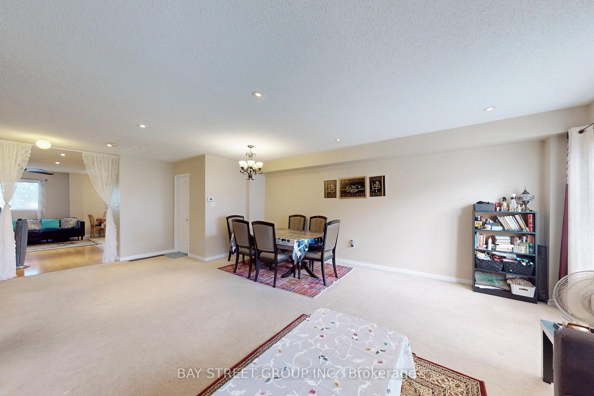Photo 8 of 4 Red Sea Way W, Markham, Middlefield — HOMEH