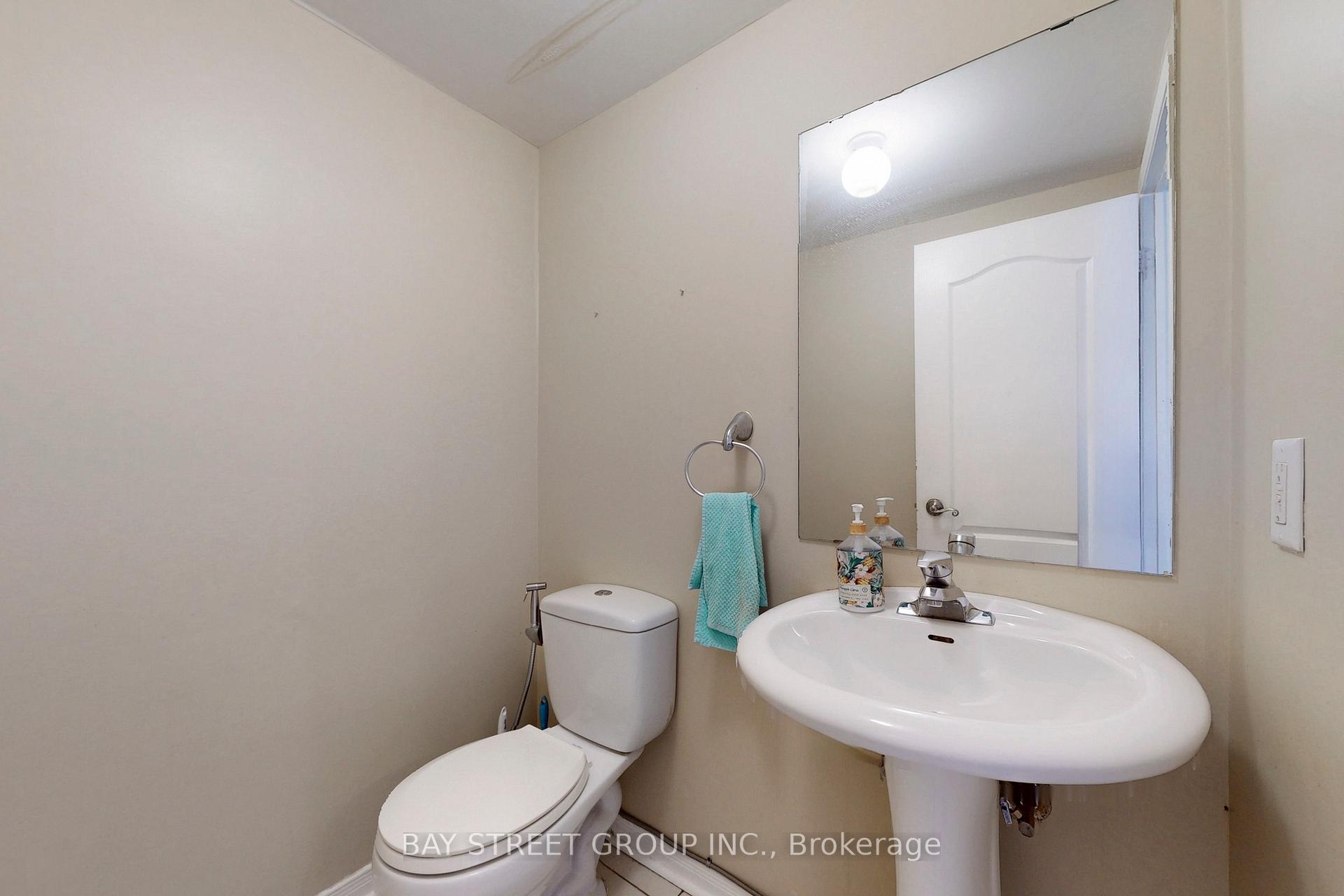 Photo 10 of 4 Red Sea Way W, Markham, Middlefield — HOMEH