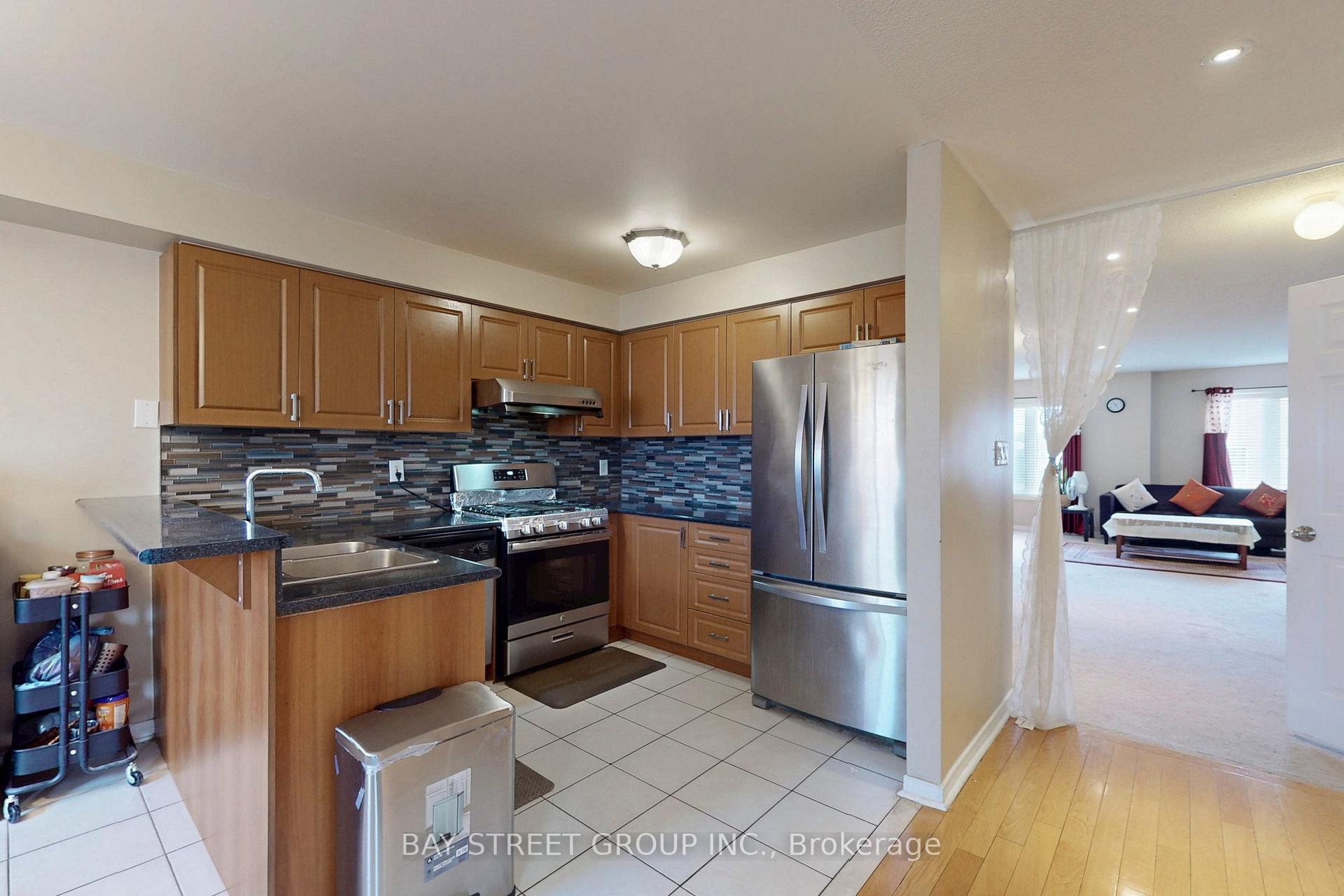Photo 12 of 4 Red Sea Way W, Markham, Middlefield — HOMEH