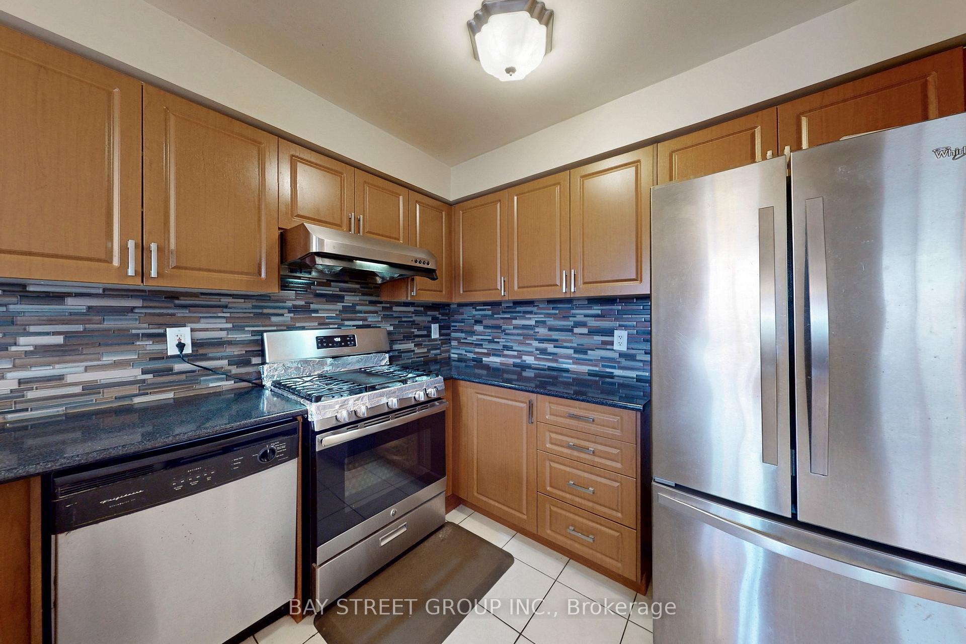 Photo 13 of 4 Red Sea Way W, Markham, Middlefield — HOMEH