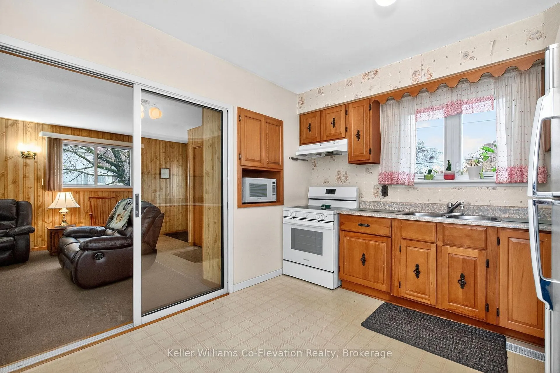 Photo 10 of 188 Fourth Street, Midland — HOMEH