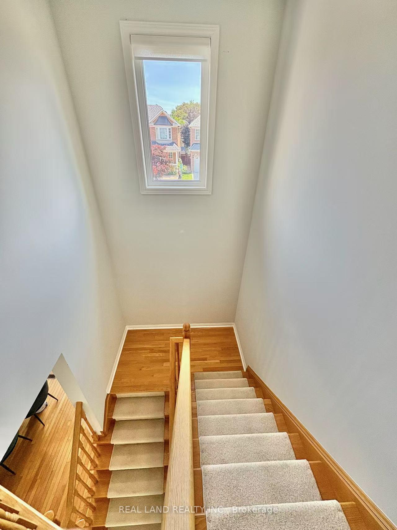 Photo 6 of 147 Winston Castle Drive, Markham, Berczy — HOMEH