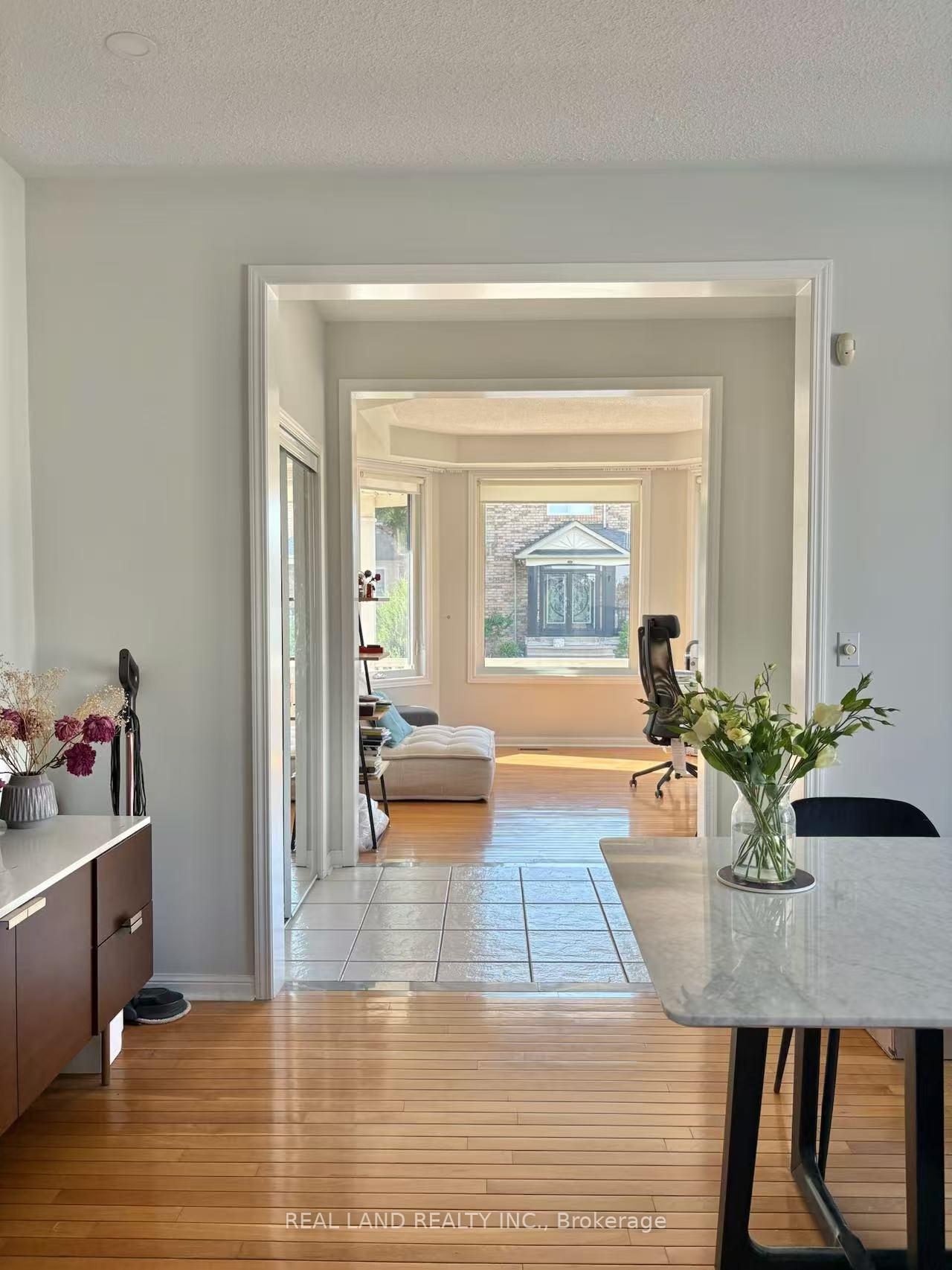 Photo 12 of 147 Winston Castle Drive, Markham, Berczy — HOMEH